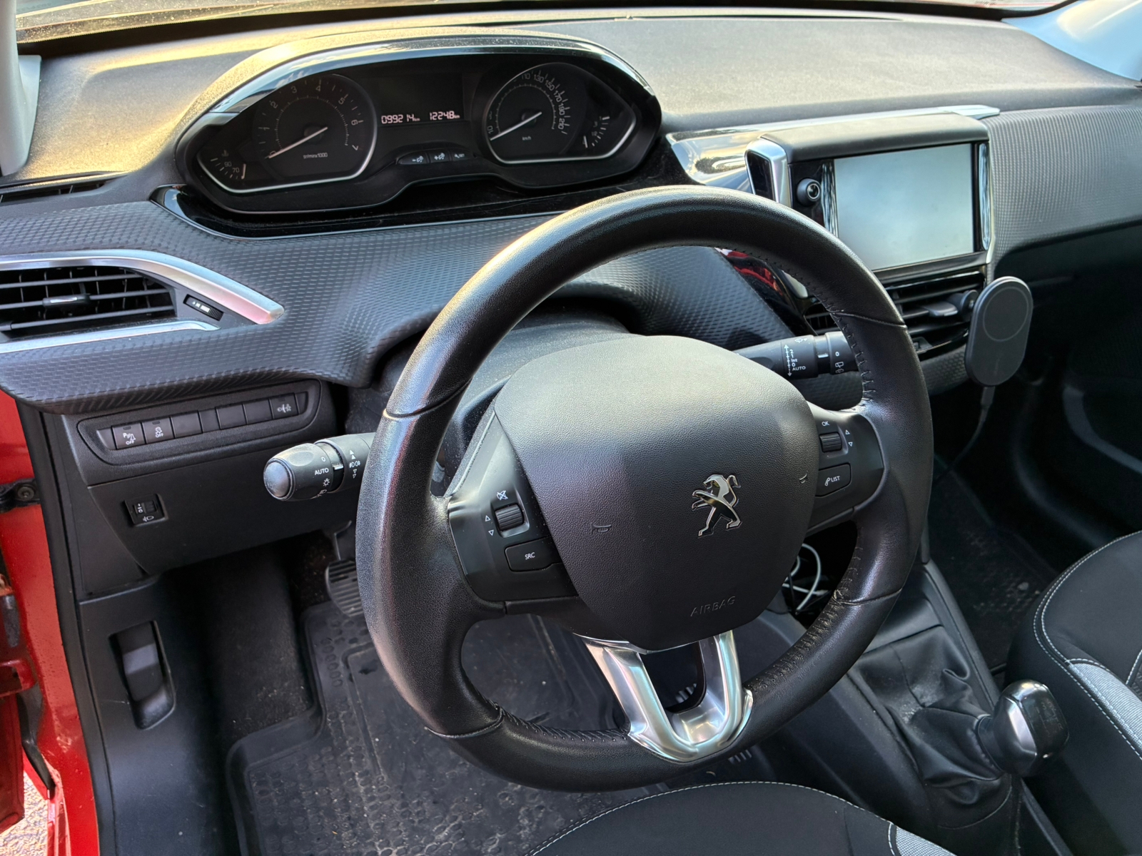 Peugeot 208 2016, kuva 5/7