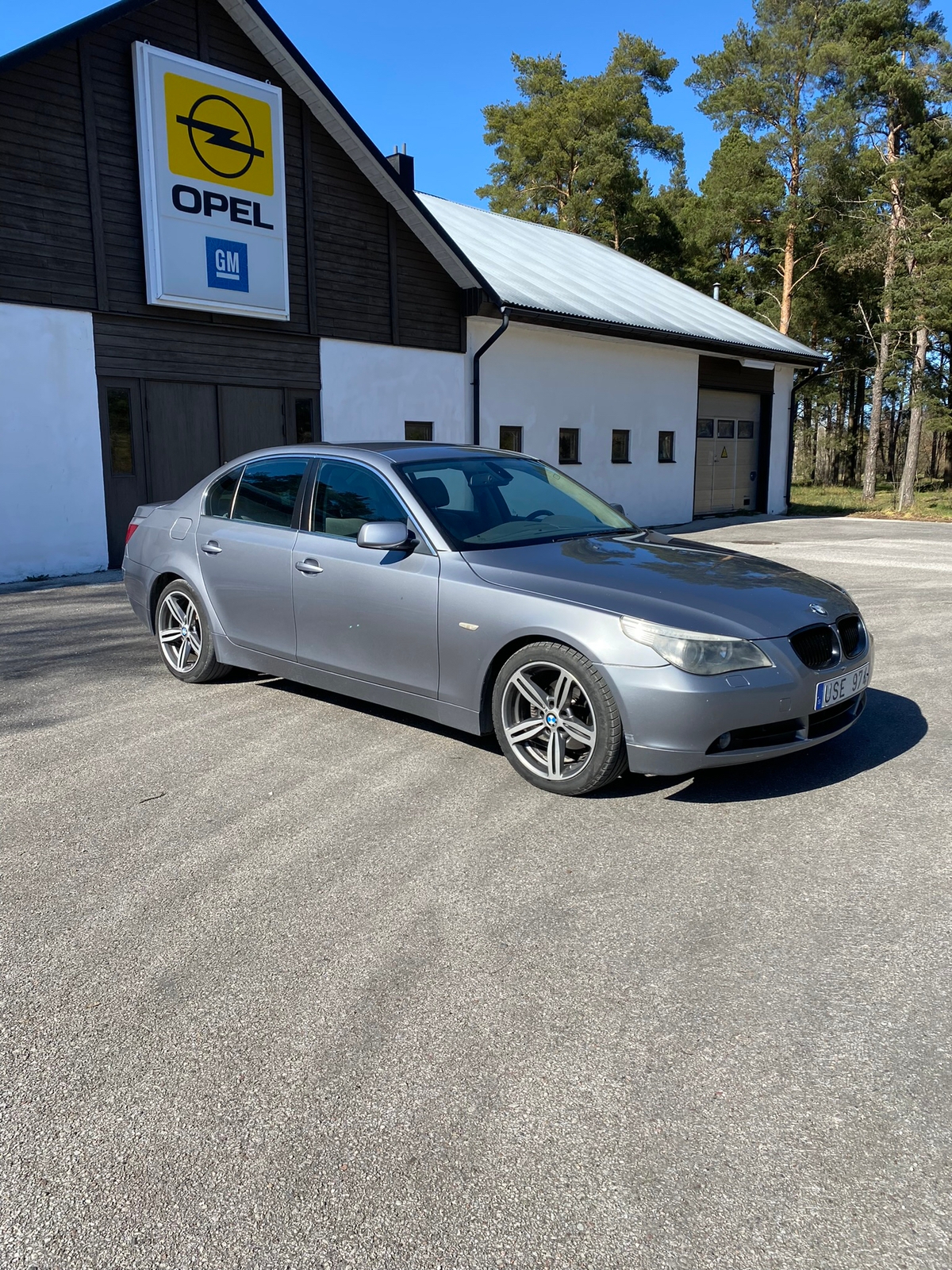 BMW 525 i Sedan Manuell 2004, photo 2/6