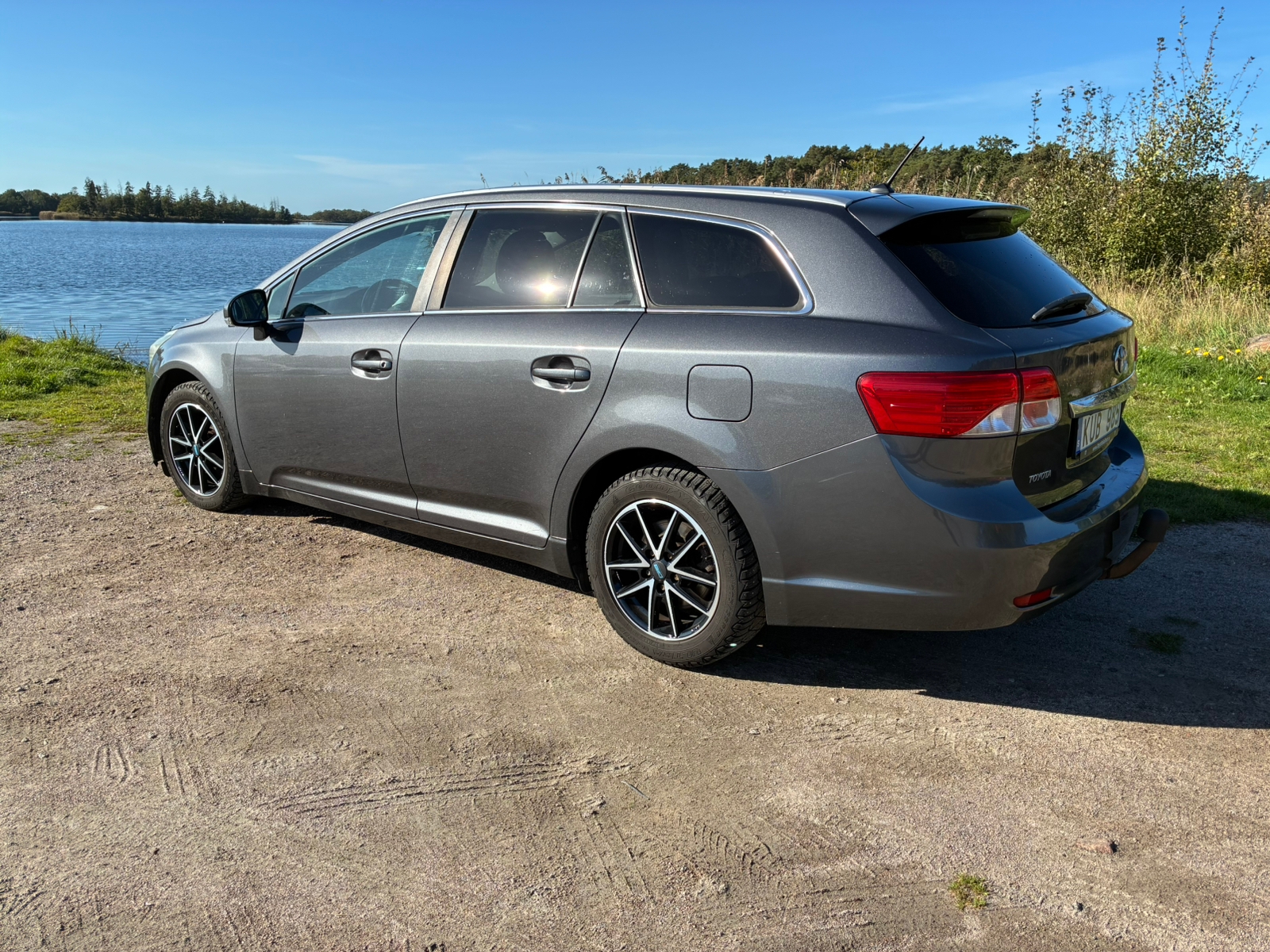 Toyota Avensis 2012, photo 3/9