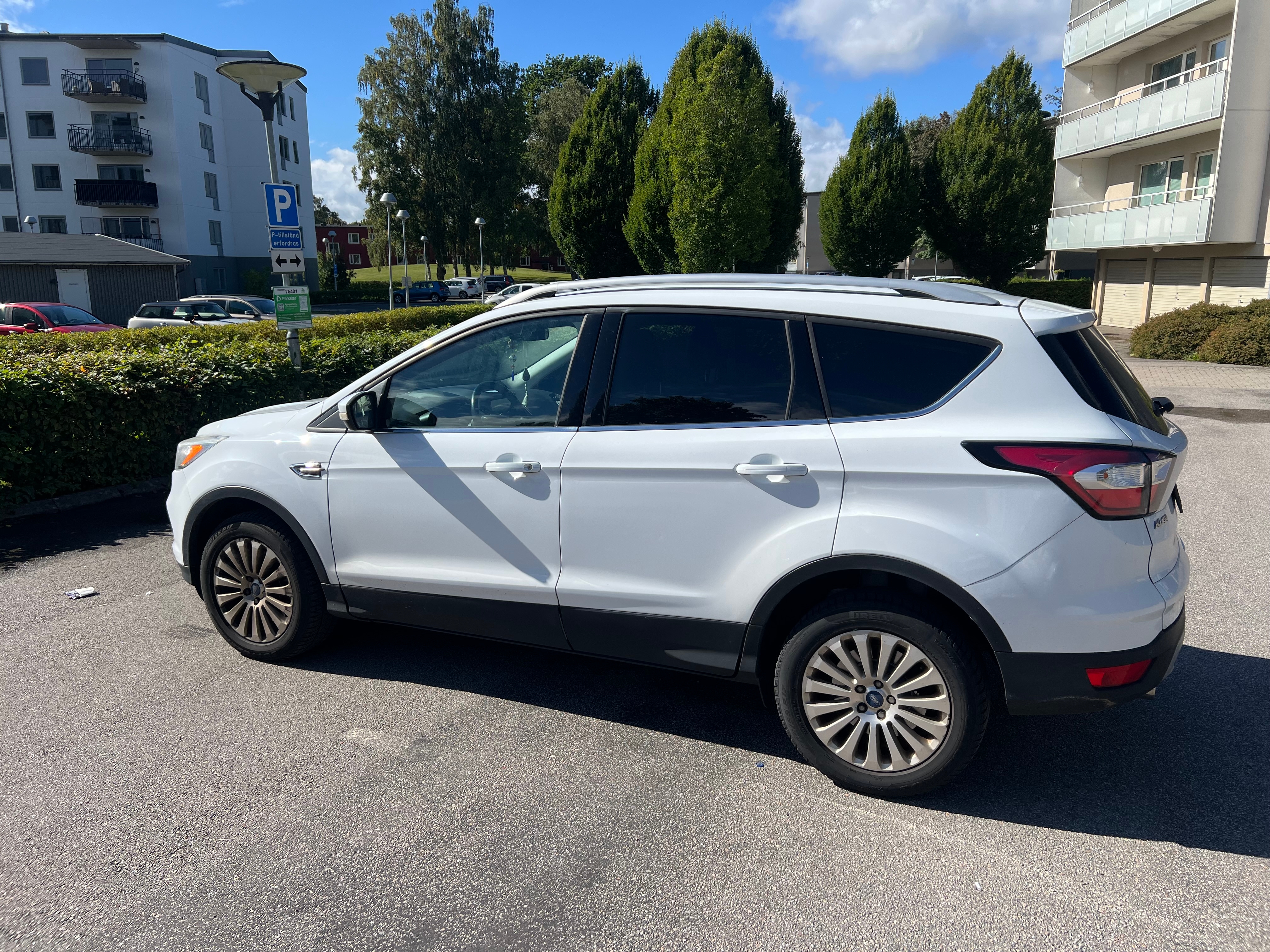Ford Kuga 2.0 TDCi Manuell 2017, bild 3/6