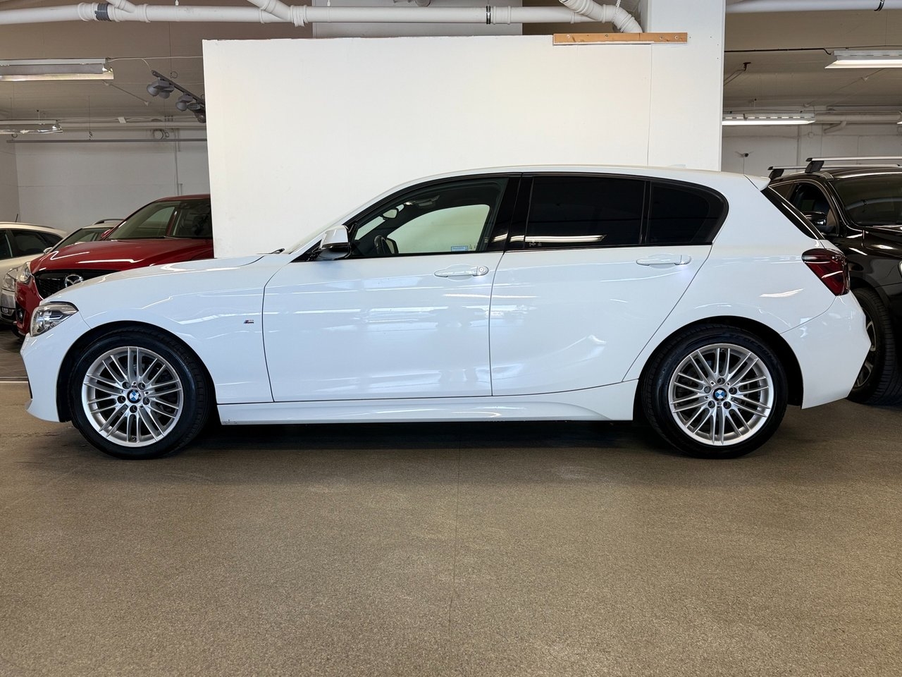 BMW 118 i 5-dörrars M Sport Euro 6 2018, kuva 2/10