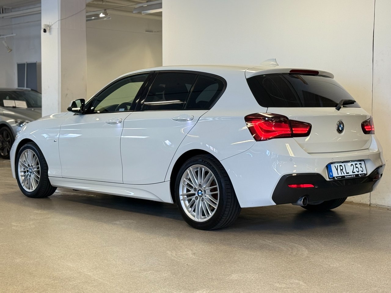 BMW 118 i 5-dörrars M Sport Euro 6 2018, kuva 6/10