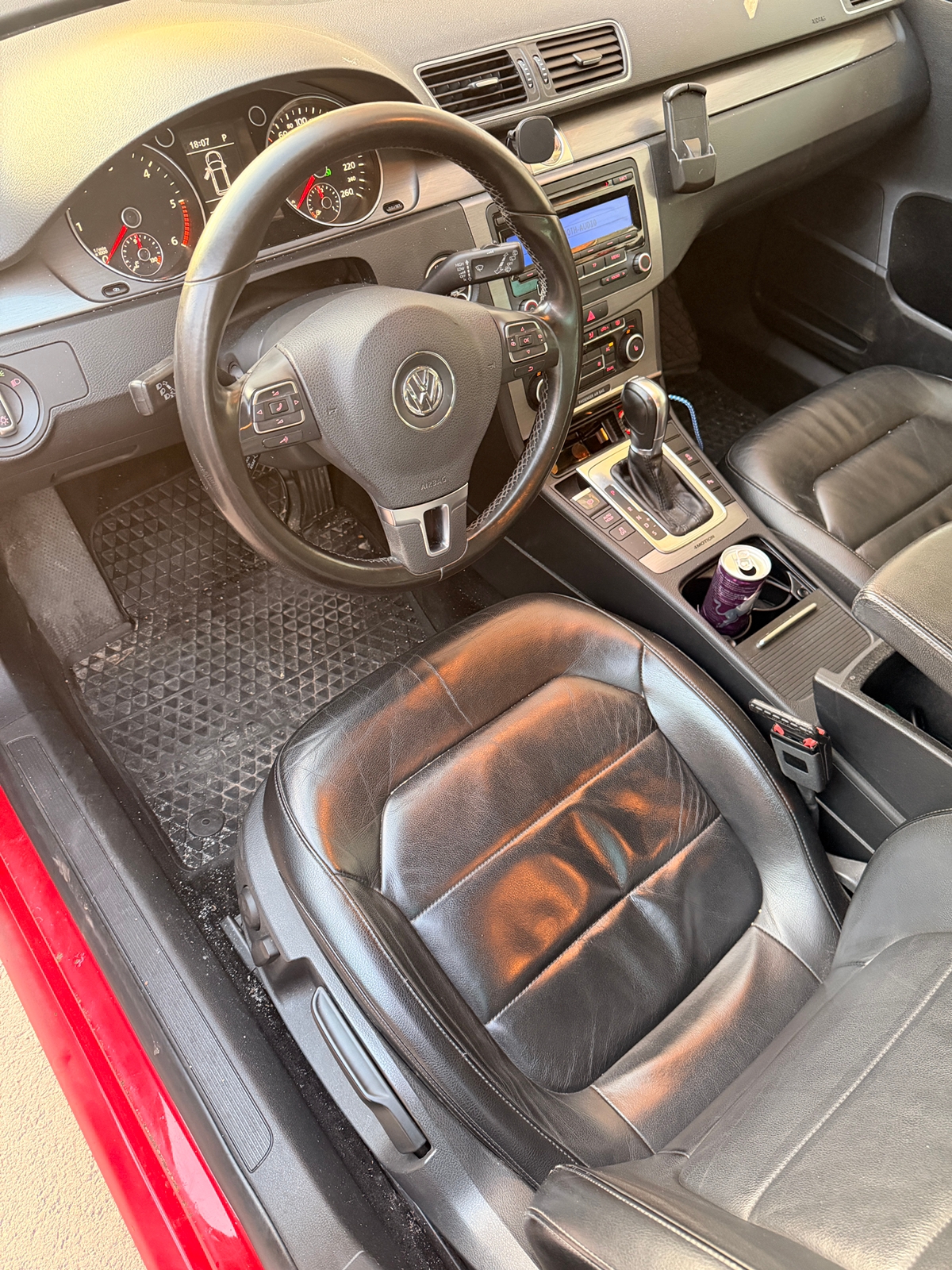 Volkswagen Passat 2011, bild 3/5