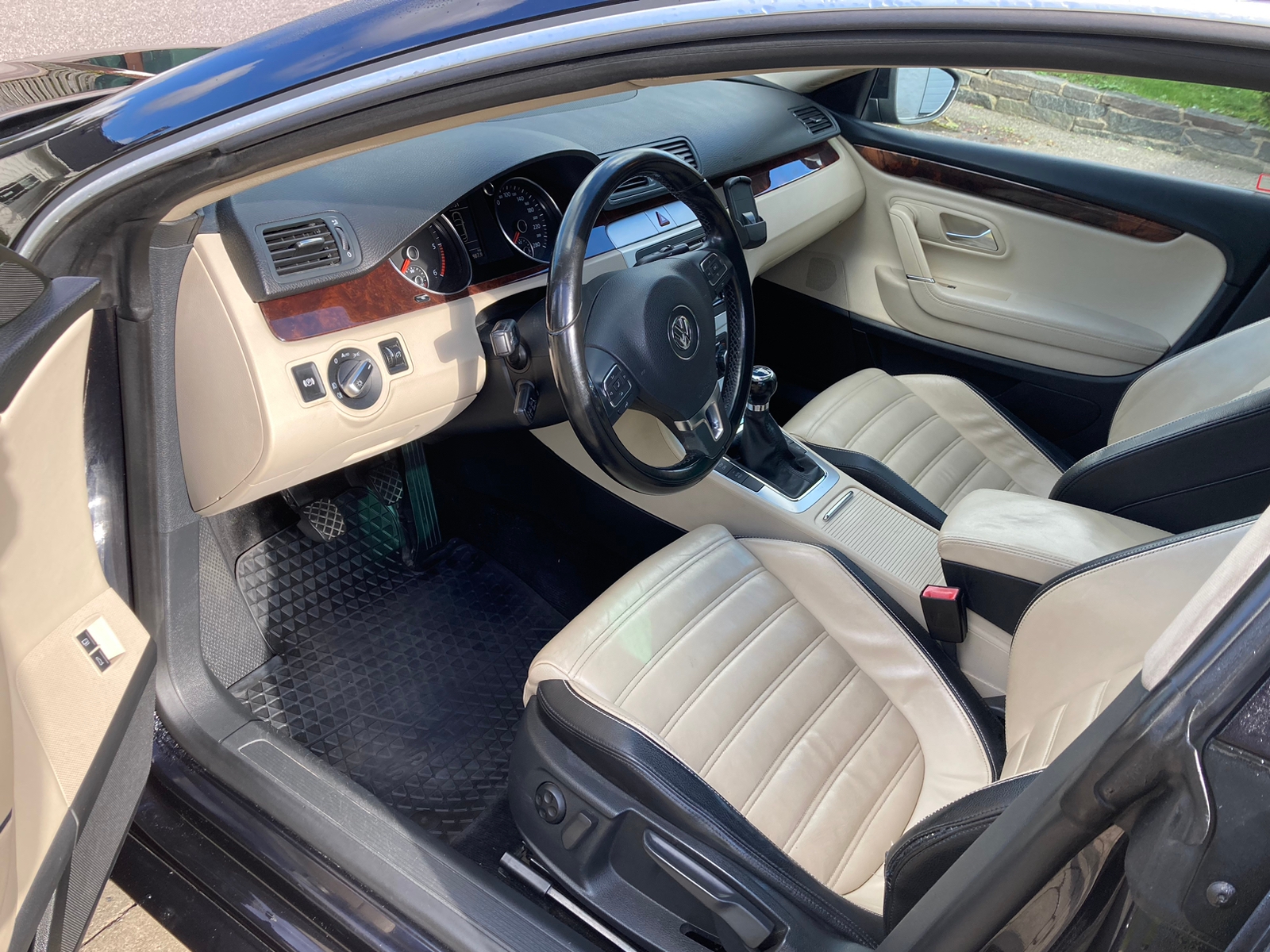 Volkswagen Passat CC 2010, photo 6/7
