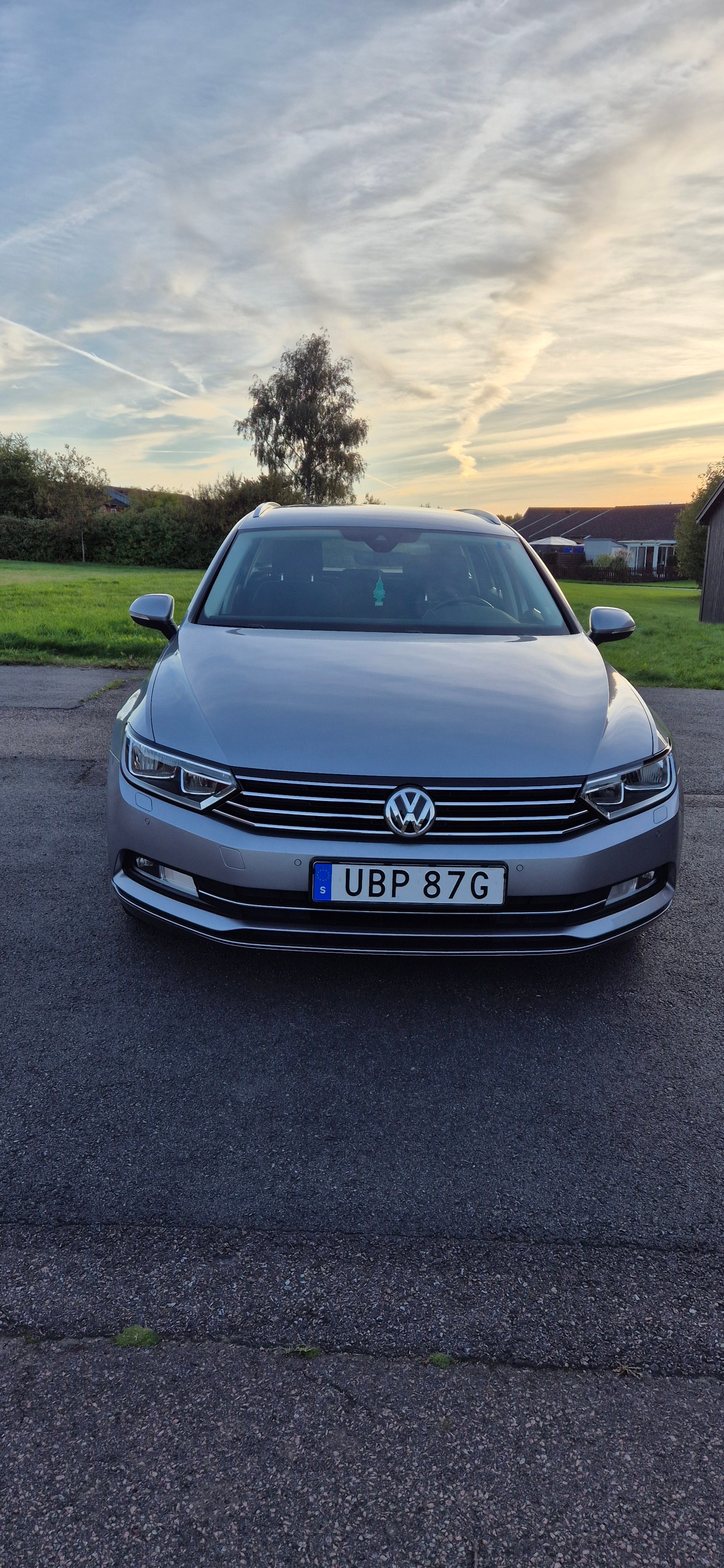 Volkswagen Passat 2019, bild 2/10