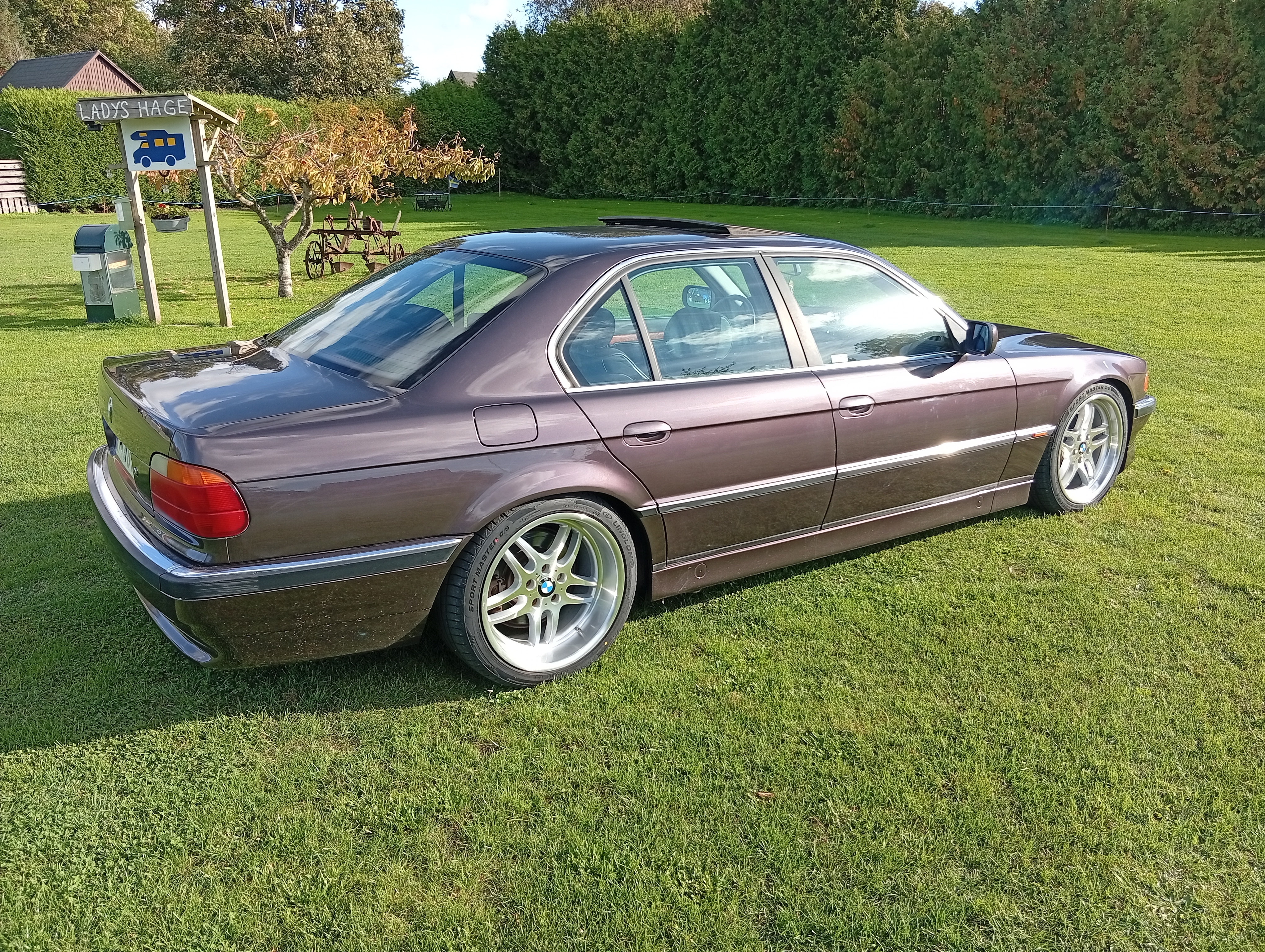 BMW 728