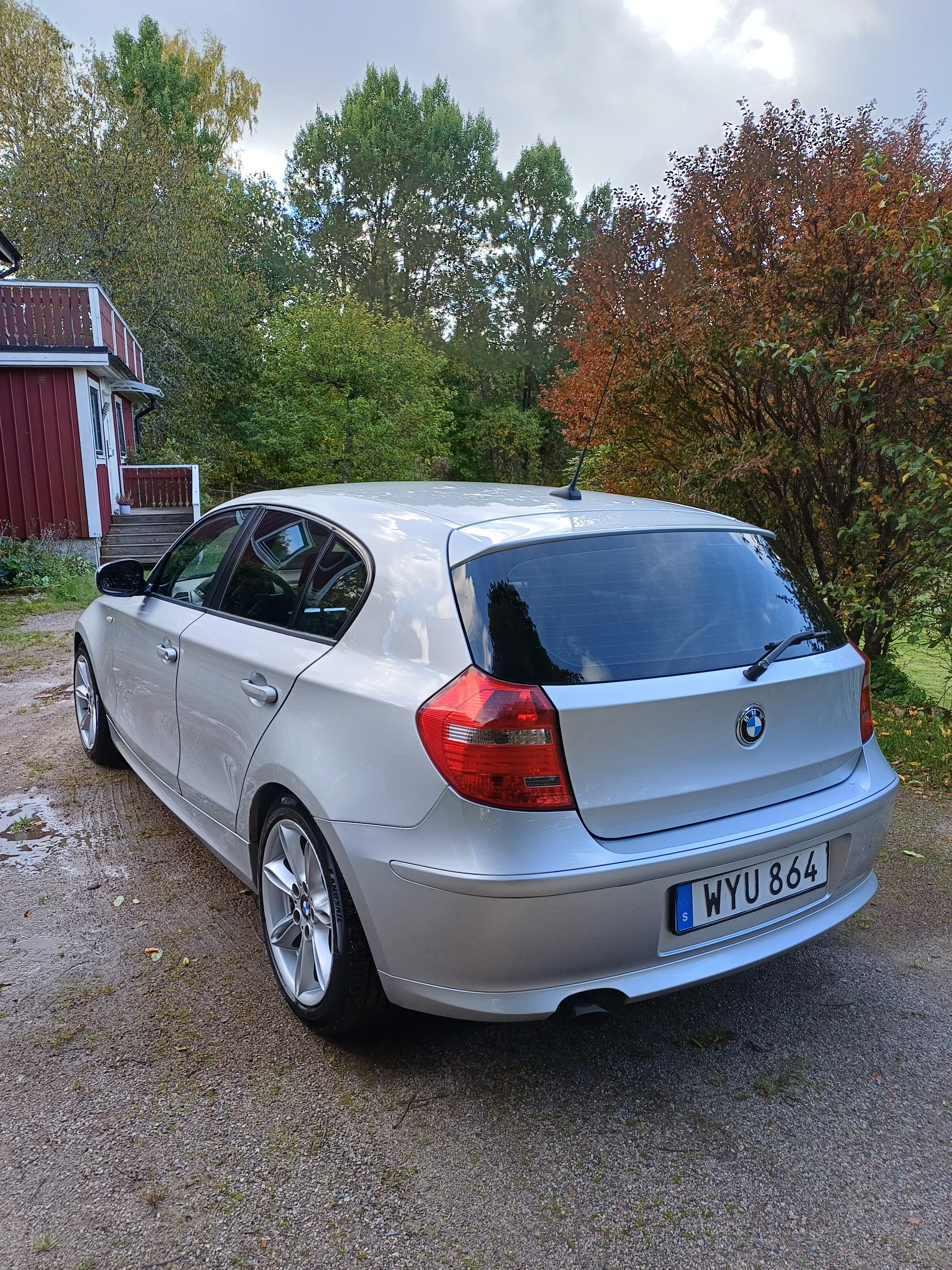 BMW 118 d 5-dörrars Manuell 2010, kuva 2/4