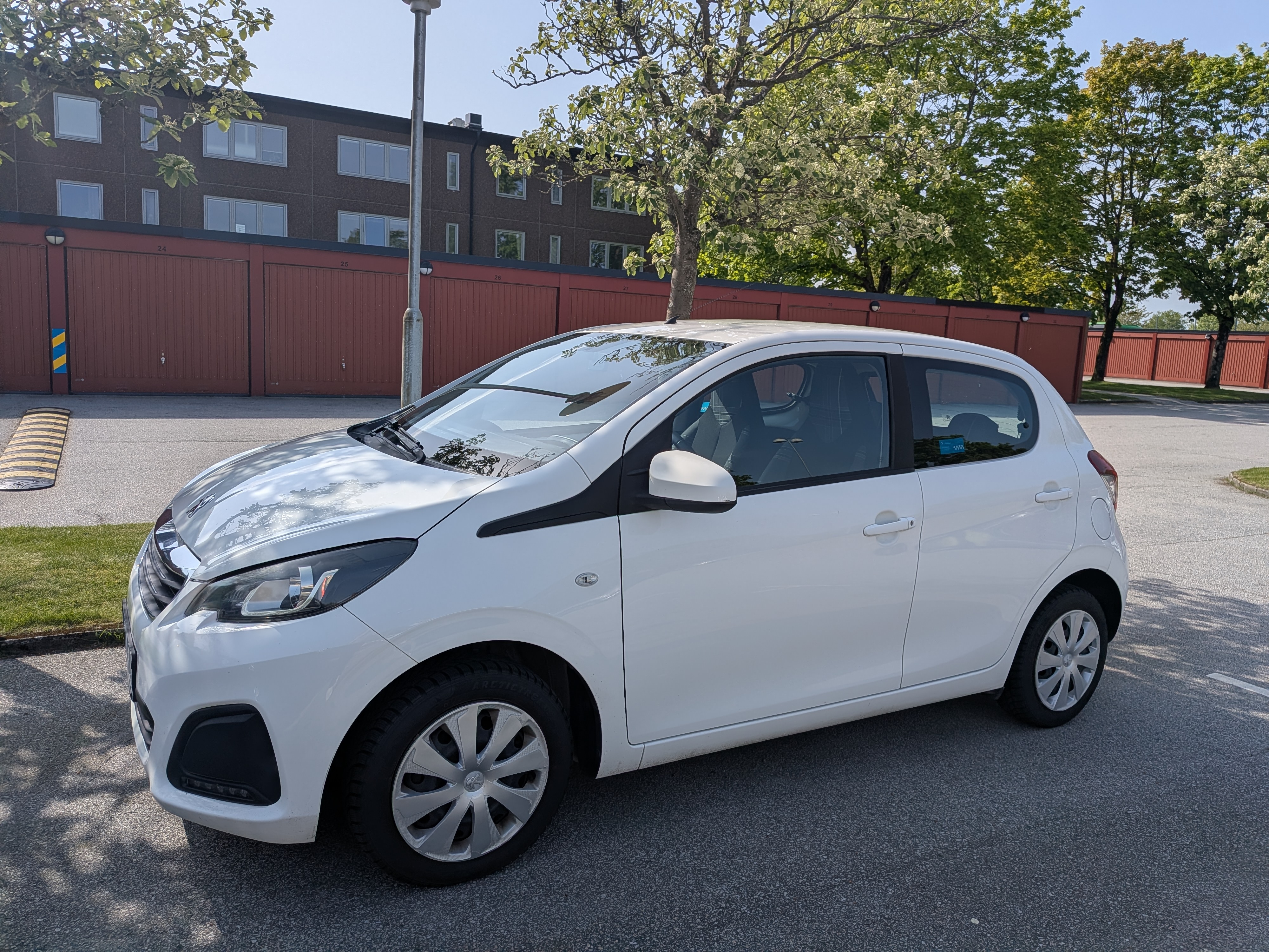 Peugeot 108 5-dörrar 1.0 VTi Manuell 2016, bild 2/5