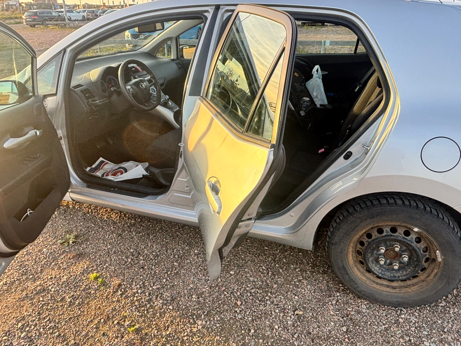 Toyota Auris Hybrid e-CVT 2010, photo 5/10