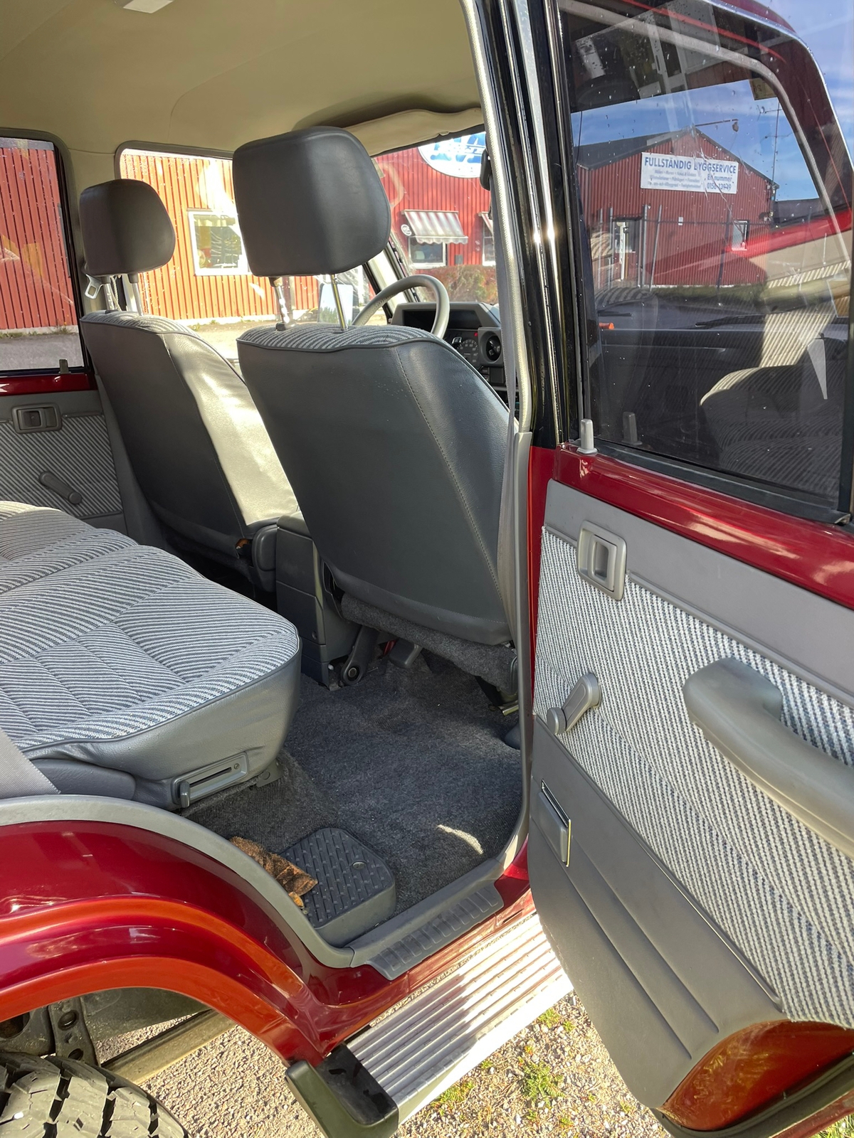 Toyota Land Cruiser LJ 77 1992, photo 3/10