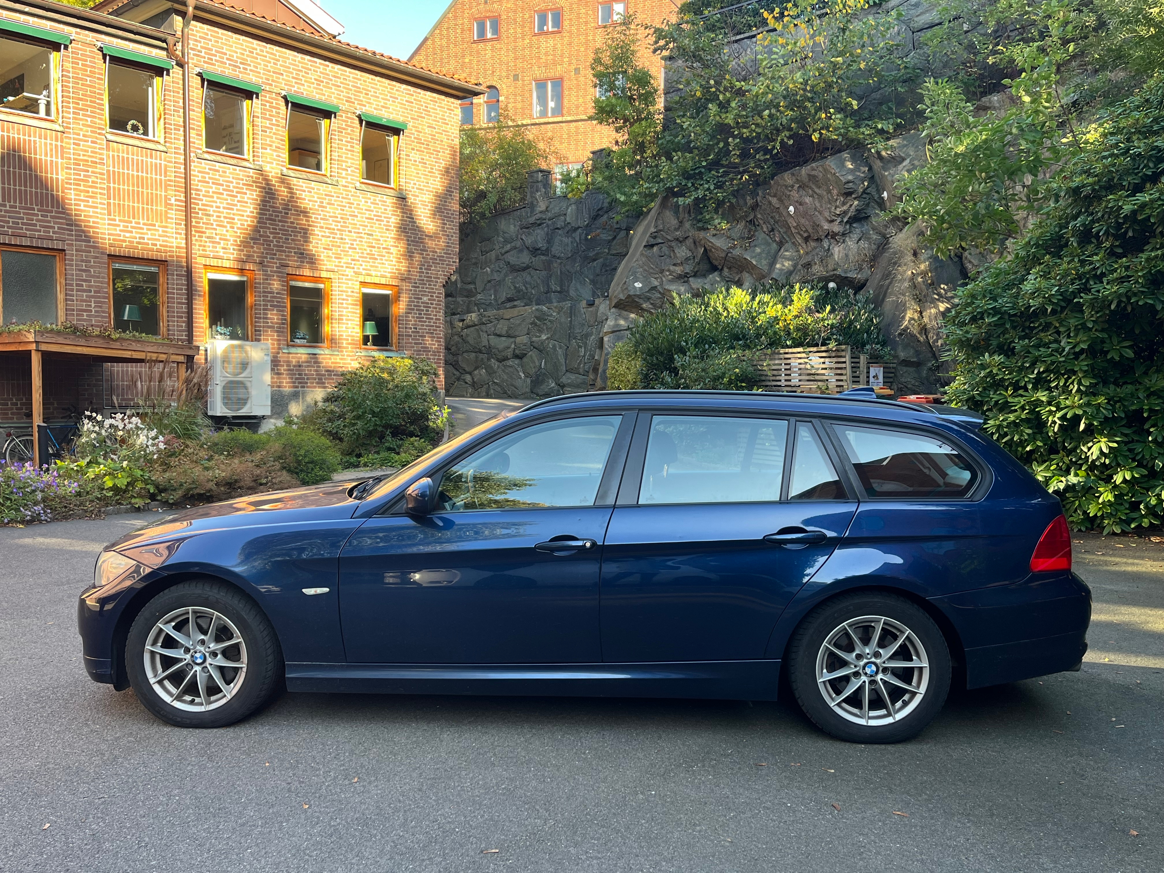 BMW 320 i Touring Manuell 2011, kuva 2/10