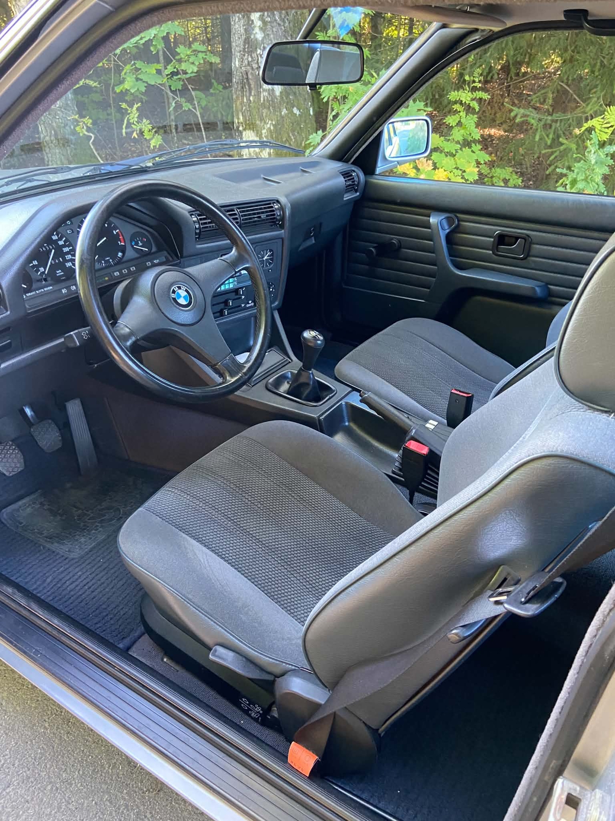 BMW 318 i 2-dörrars Sedan Manuell 1988, photo 3/4