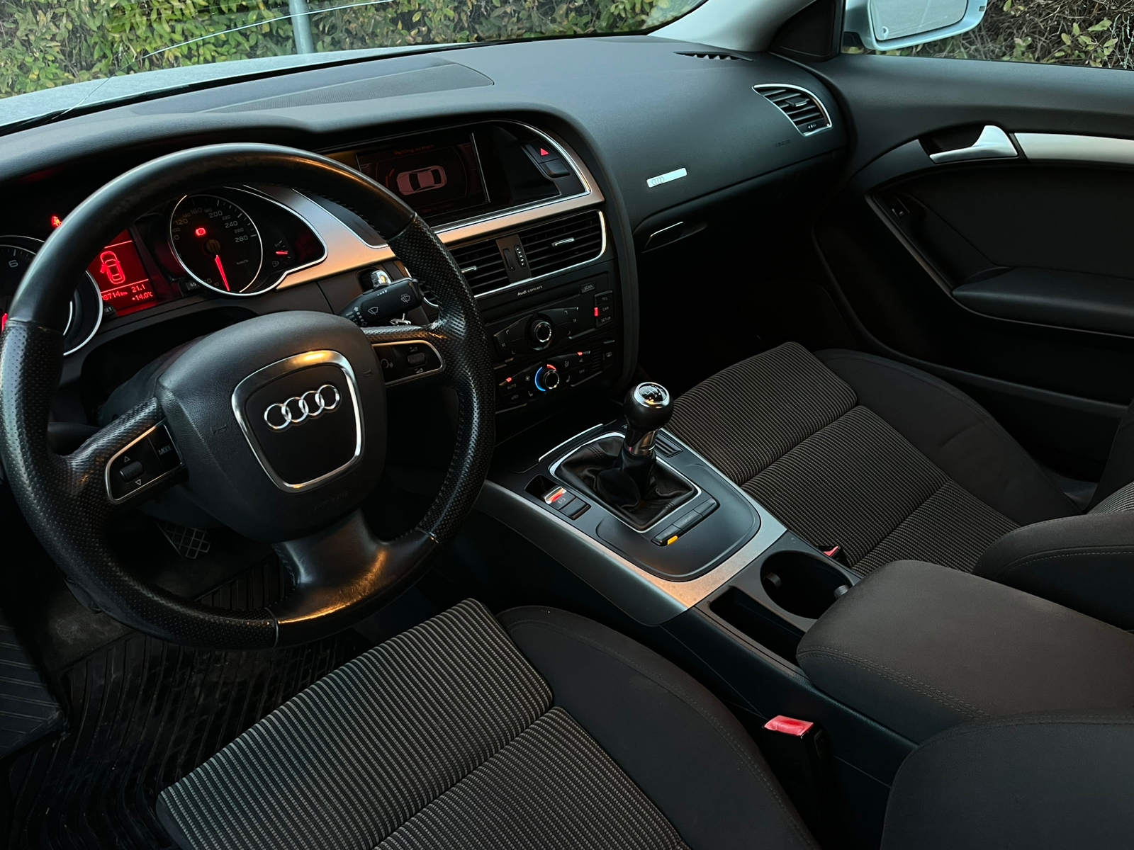 Audi A5 Coupé 2.0 TFSI Manuell 2009, bild 6/10