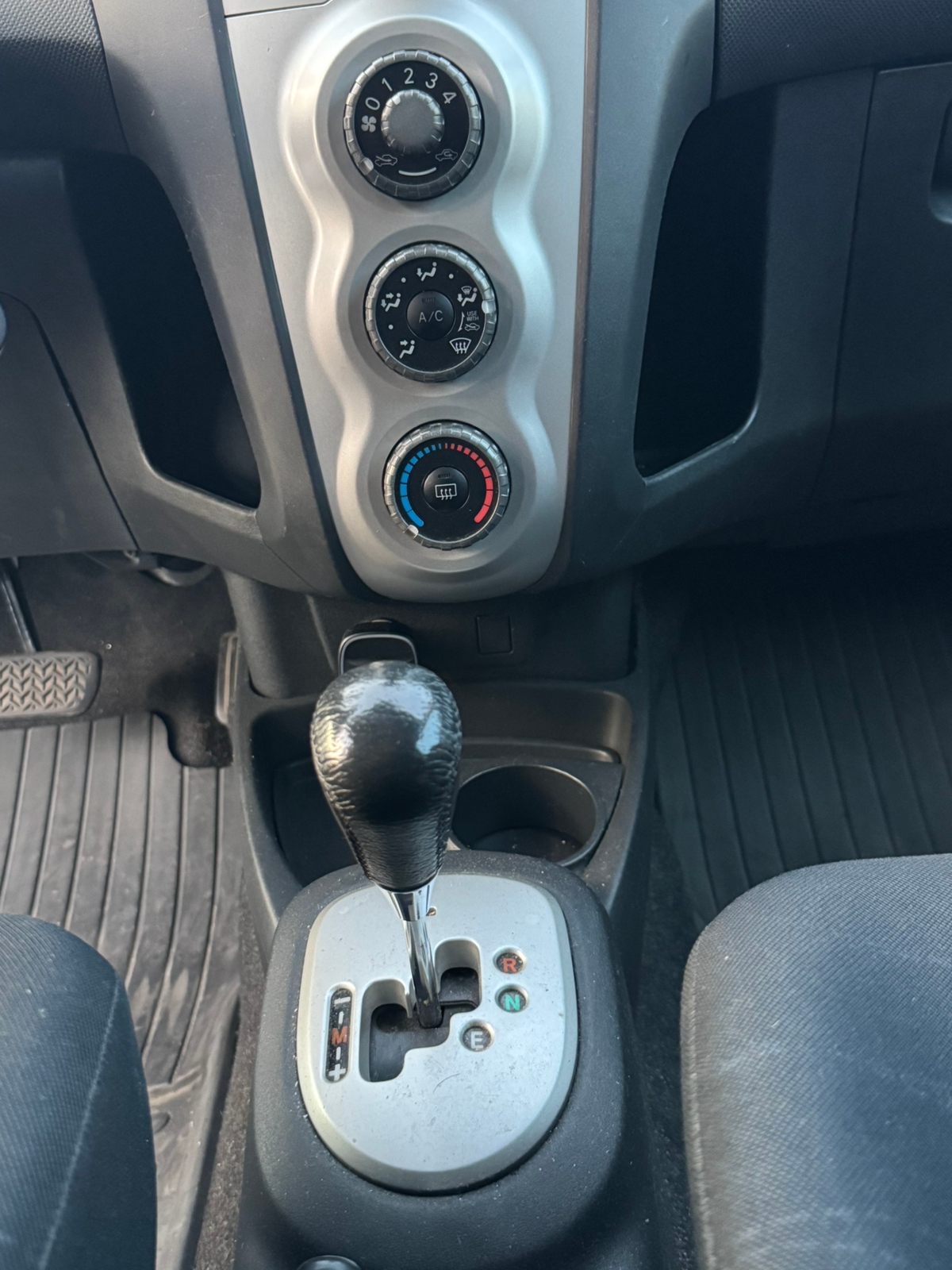 Toyota Yaris 2006, bild 2/10