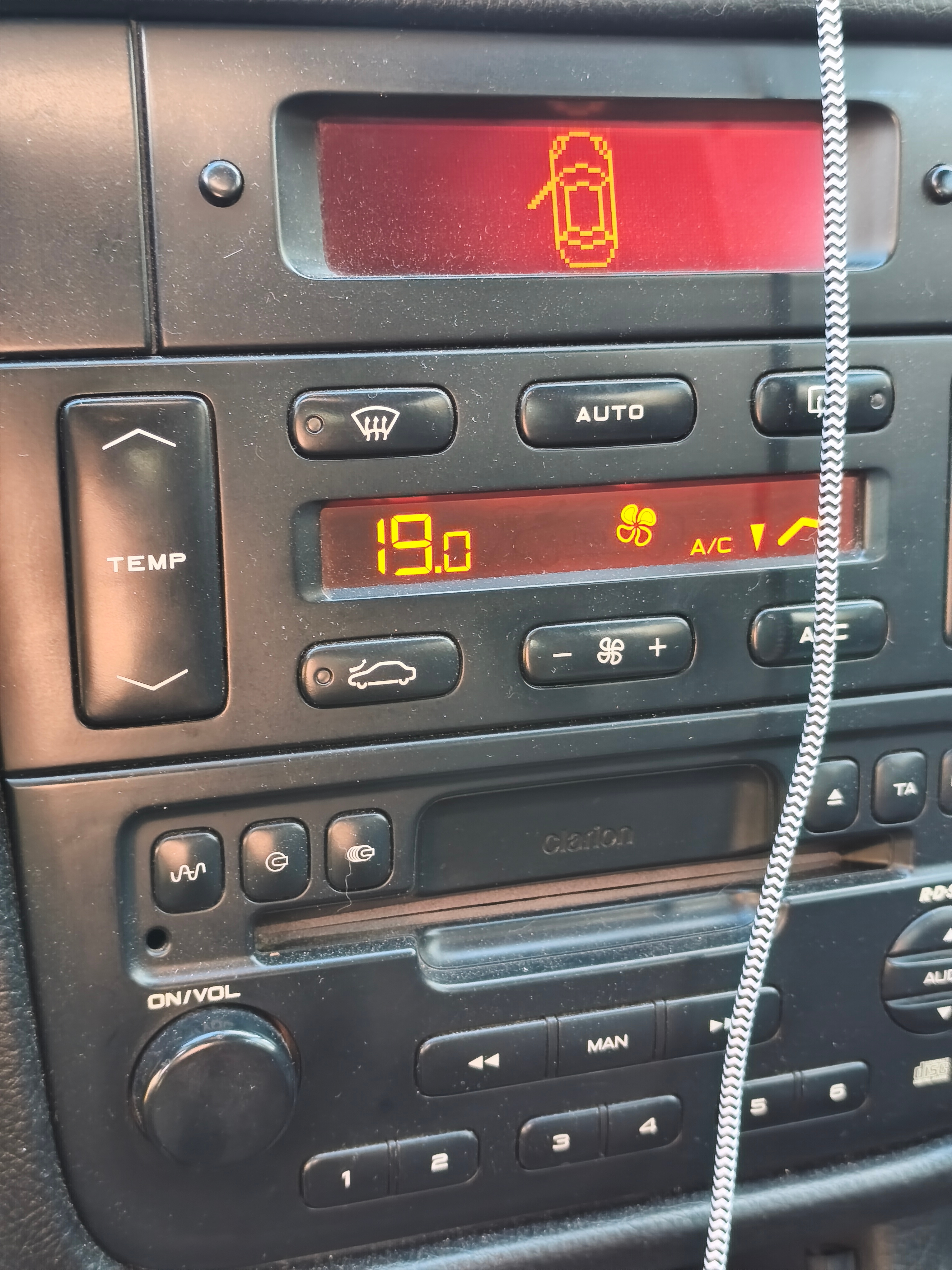 Peugeot 406 Break 2.0 Manuell 2000, bild 6/7
