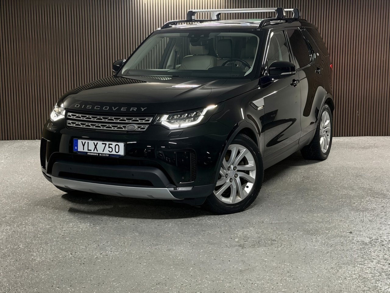 Land Rover Discovery 3.0 TDV6 4WD 2017, photo 3/10