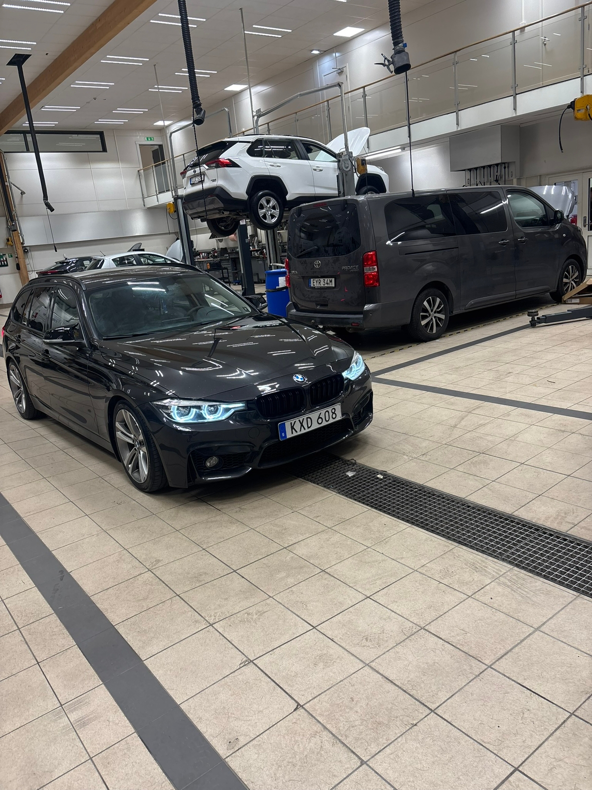 BMW 320 d xDrive Touring Manuell 2016, kuva 5/8