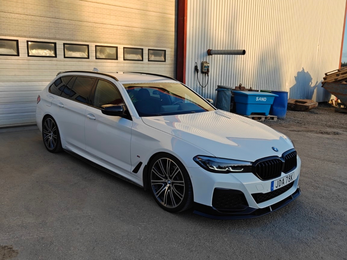 BMW 520 d xDrive Touring Steptronic 2021, photo 2/7