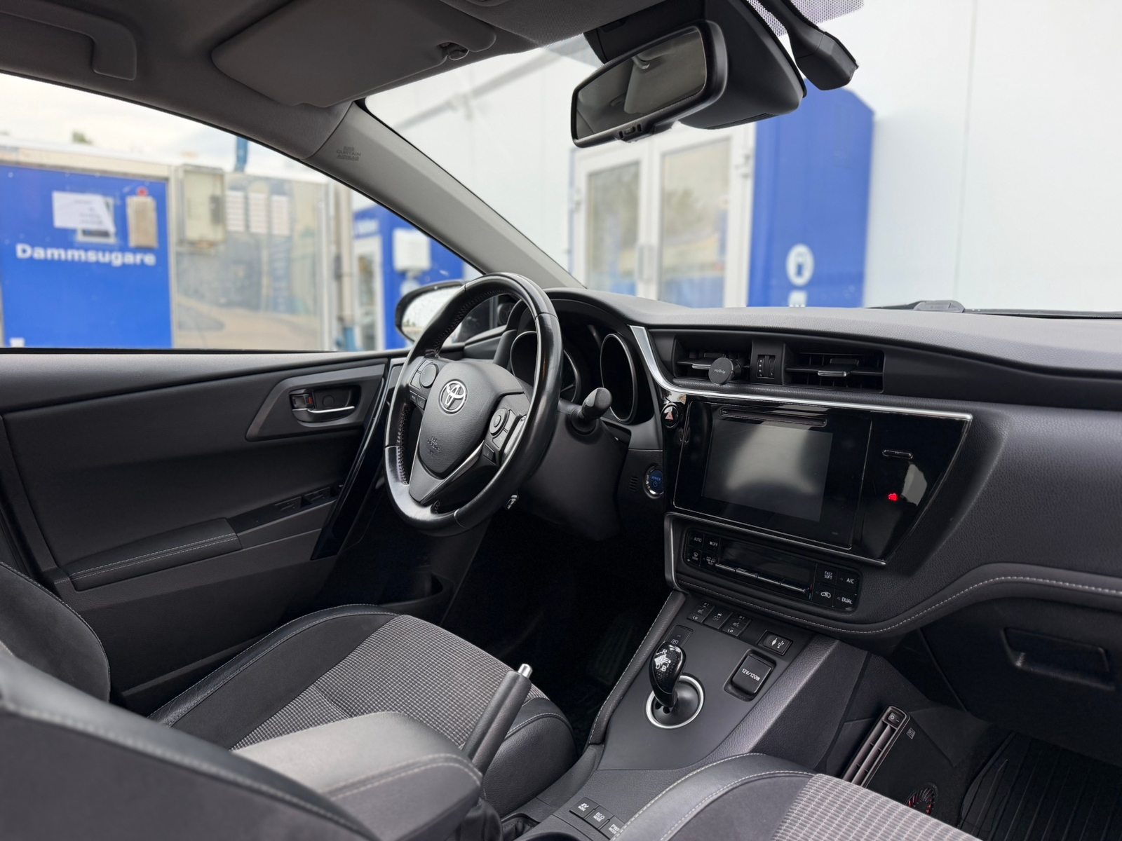 Toyota Auris 2017, bild 8/8