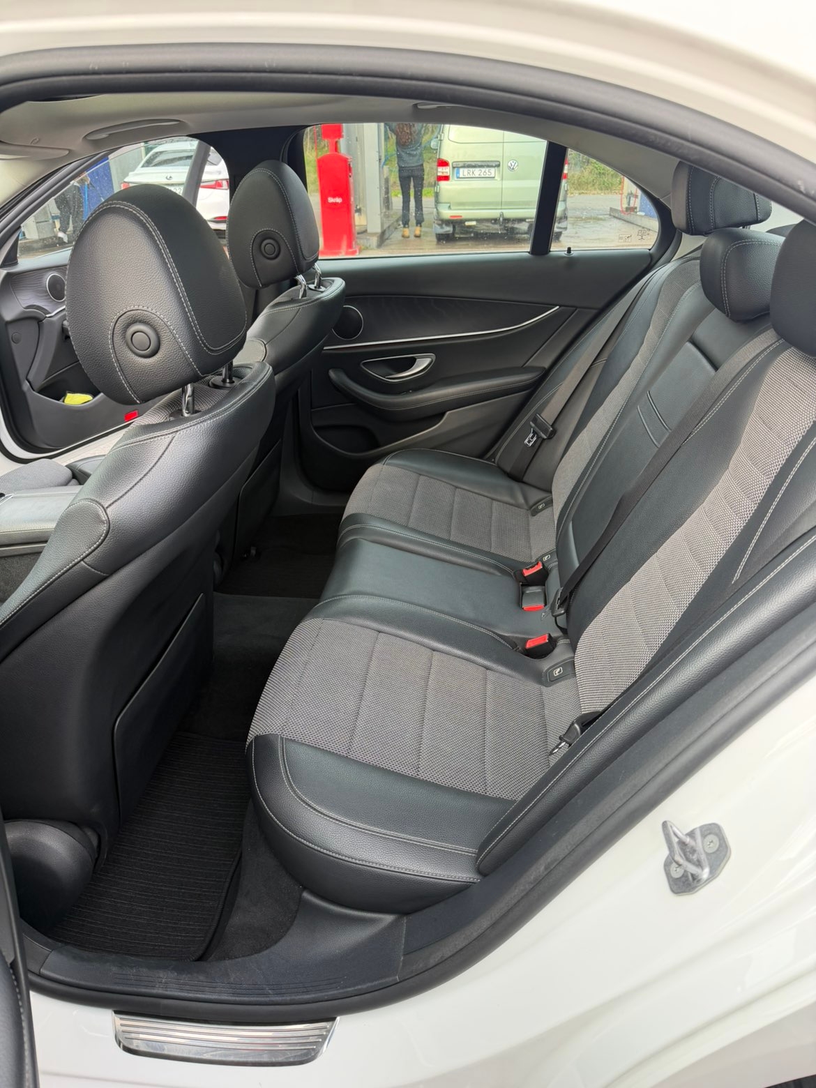 Mercedes-Benz E 220 d 9G-Tronic 2017, photo 6/10