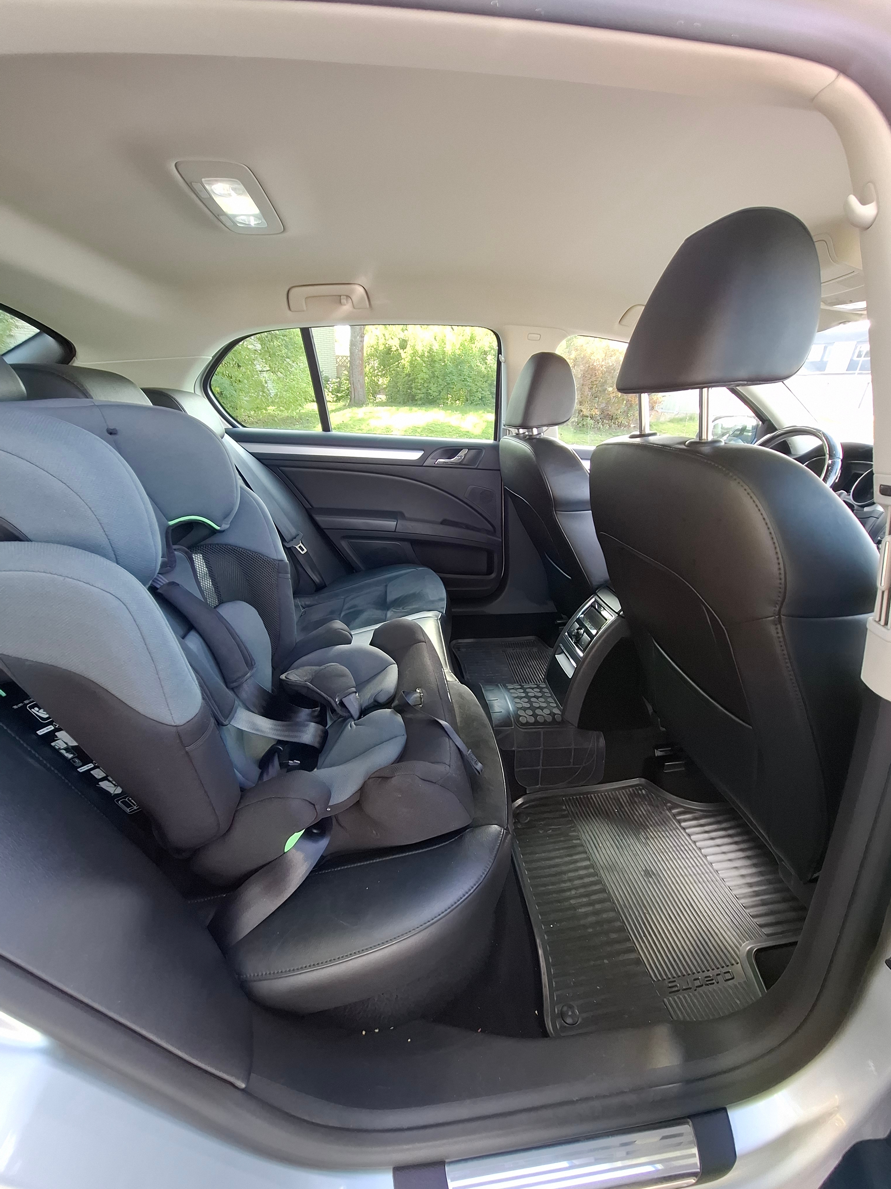 Skoda Superb 2.0 TDI DSG Sekventiell 2010, bild 7/10