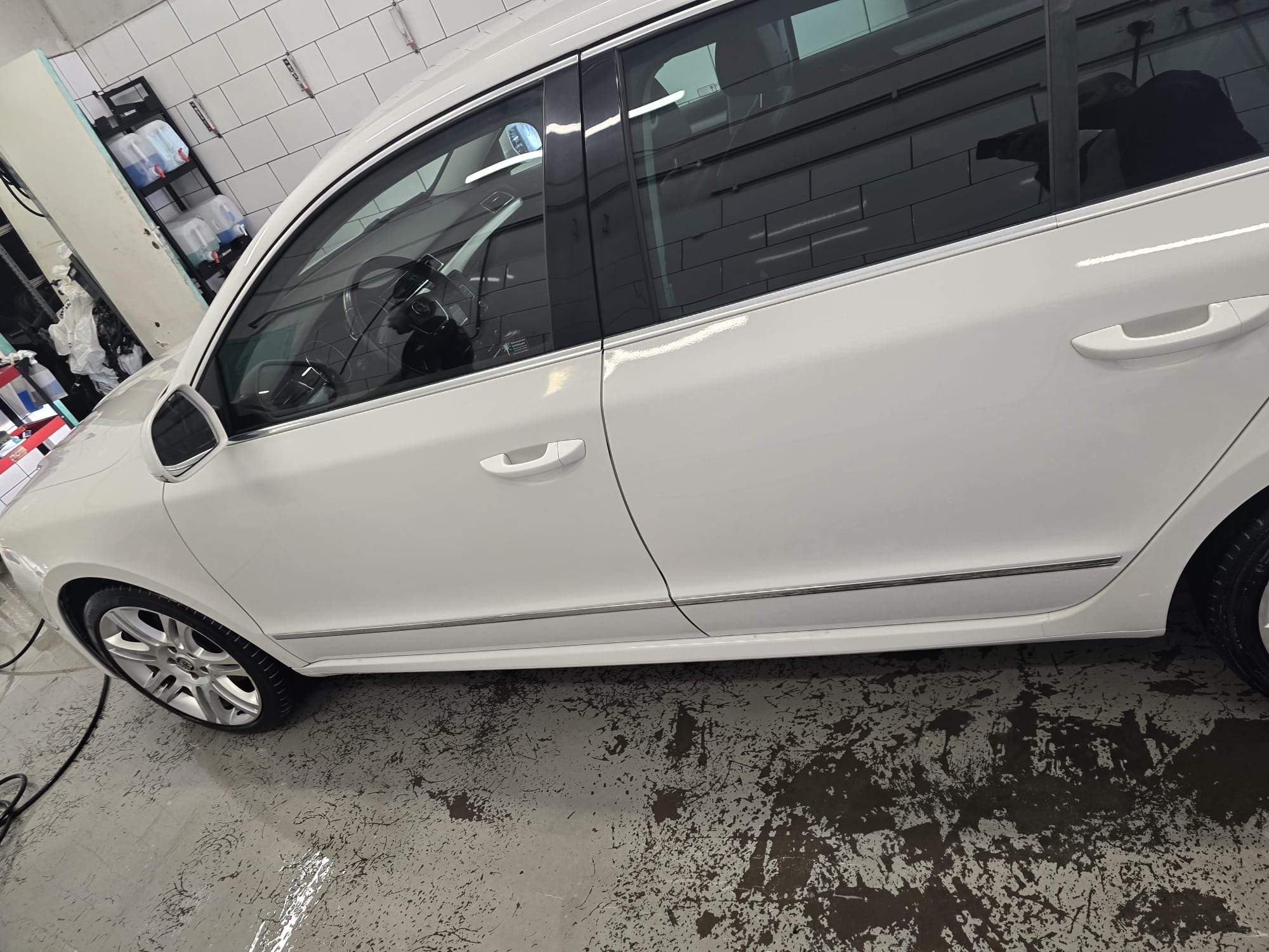 Skoda Superb 1.8 TSI DSG Sekventiell 2010, bild 3/7