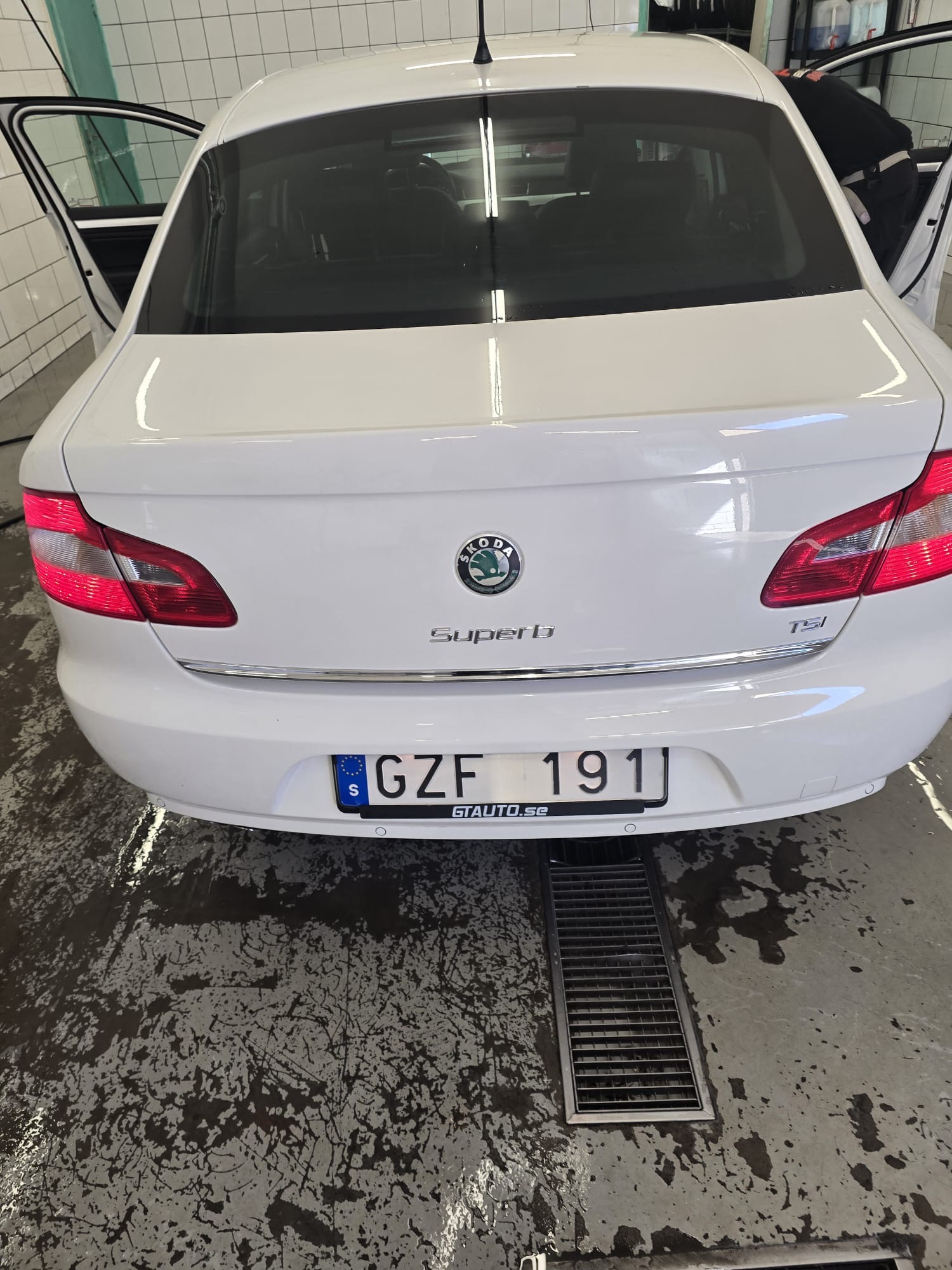 Skoda Superb 1.8 TSI DSG Sekventiell 2010, bild 4/7