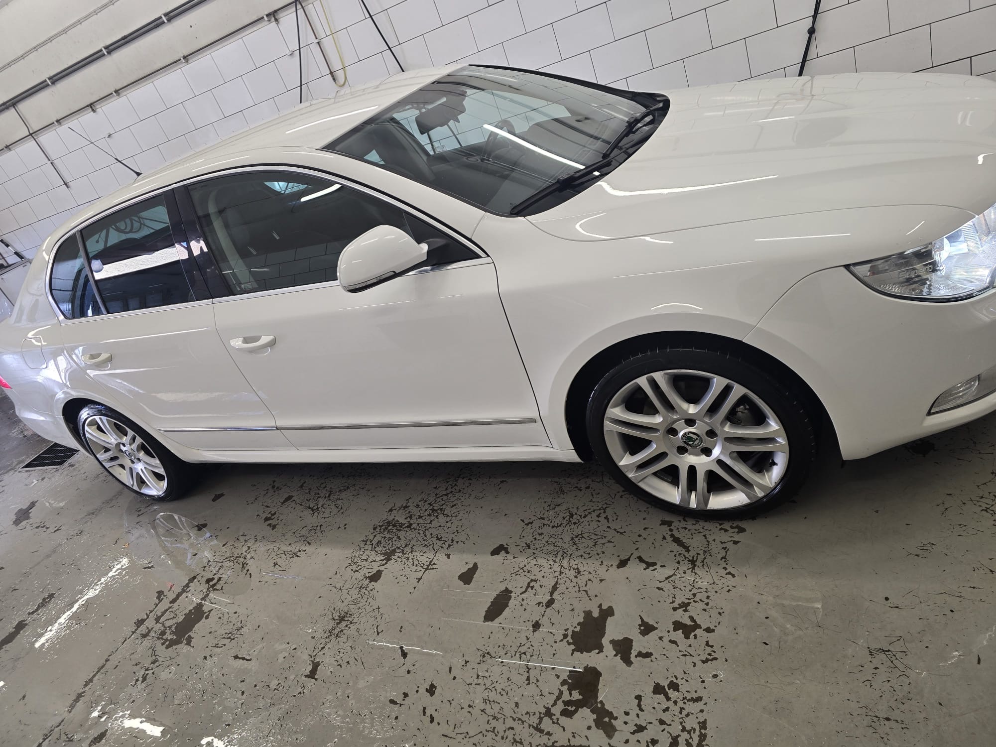 Skoda Superb 1.8 TSI DSG Sekventiell 2010, bild 2/7