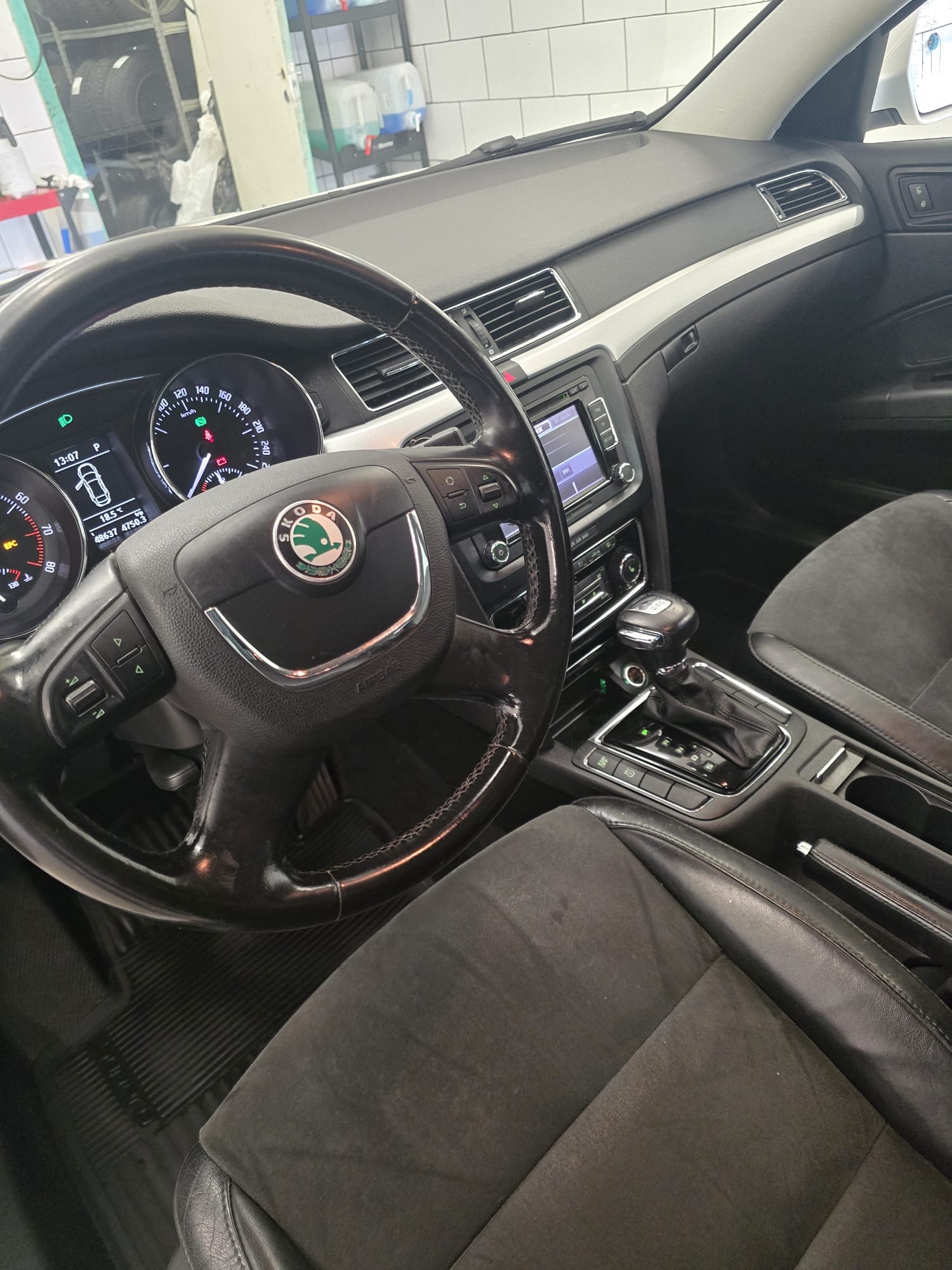 Skoda Superb 1.8 TSI DSG Sekventiell 2010, bild 6/7