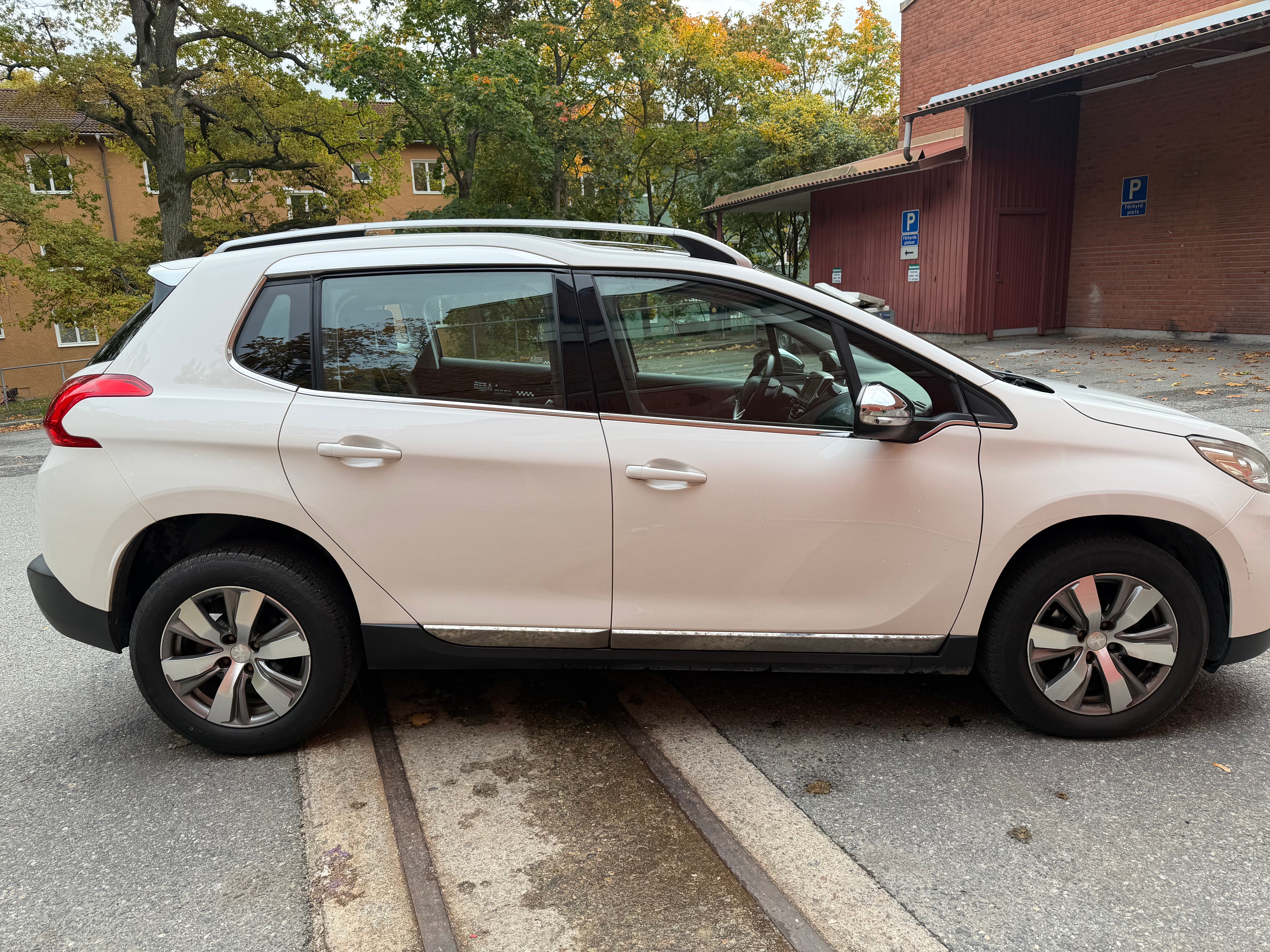 Peugeot 2008 1.6 e-HDi EGS 2014, kuva 3/10