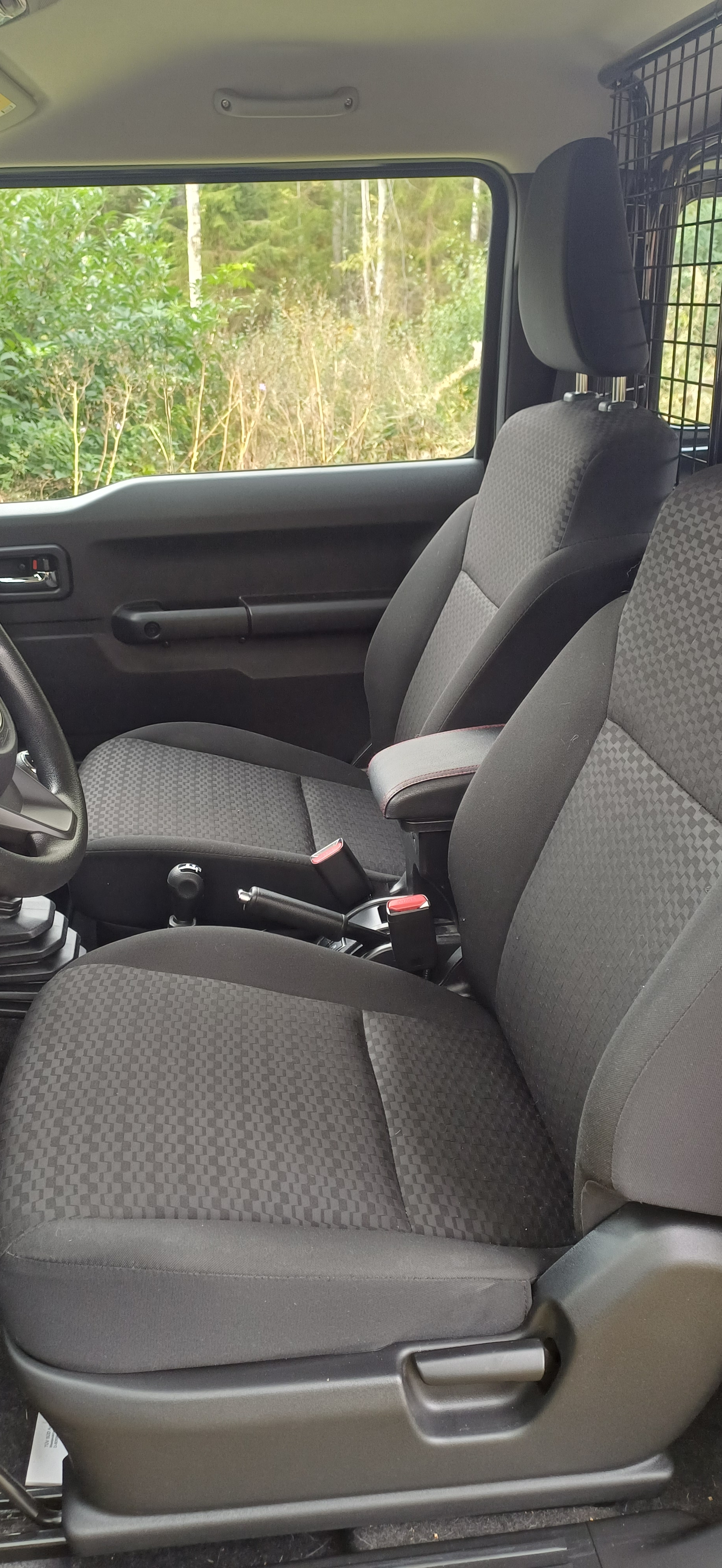 Suzuki Jimny 2023, bild 5/8