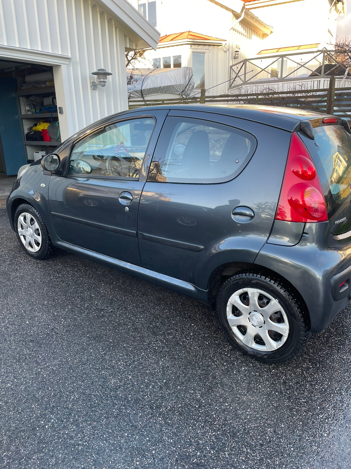 Peugeot 107 5-dörrar 1.0 Manuell 2009, photo 2/5