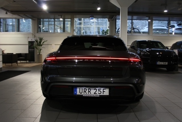 Porsche Taycan 2023, photo 5/8