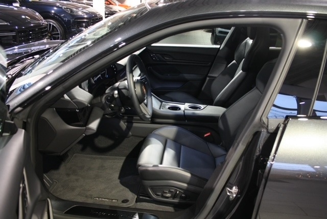 Porsche Taycan 2023, photo 3/8
