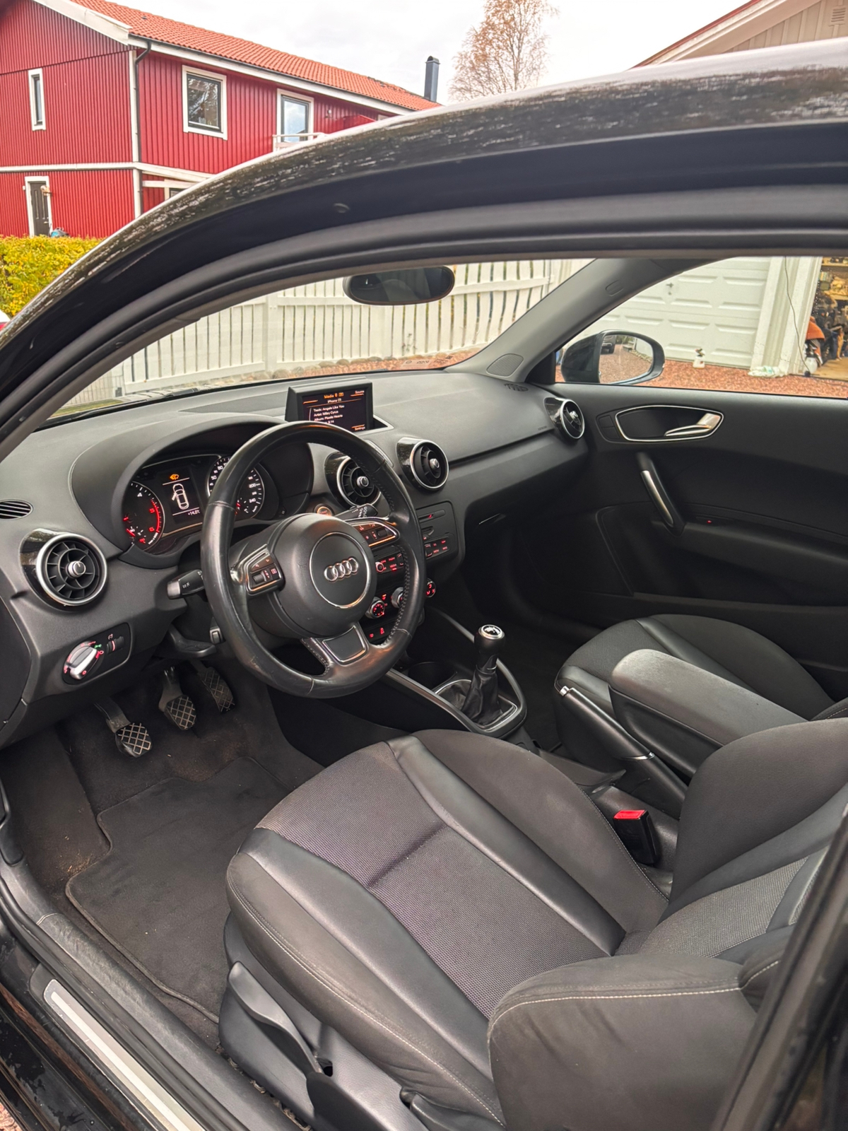 Audi A1 1.6 TDI Manuell 2012, bild 7/9