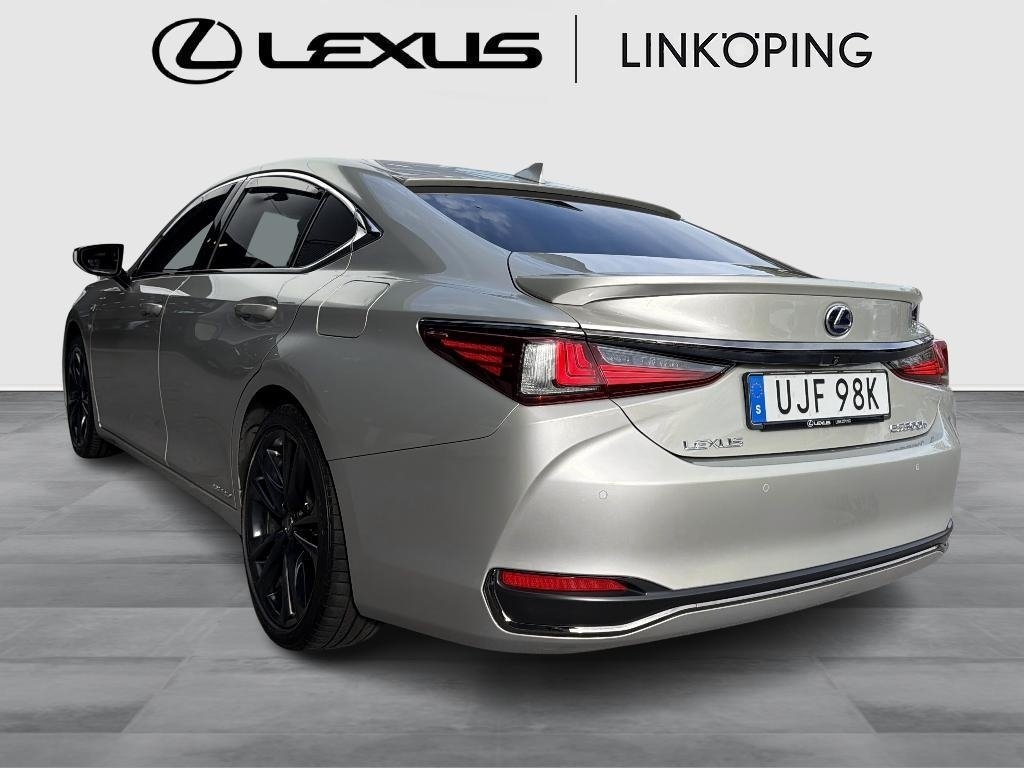 Lexus ES 300h 2.5 F Sport S Euro 6 2019, bild 2/10