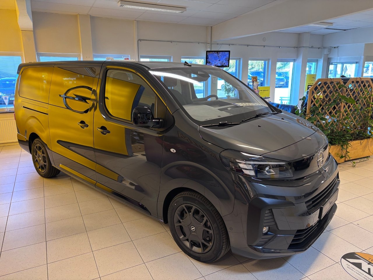 Opel Zafira 2026, photo 4/10
