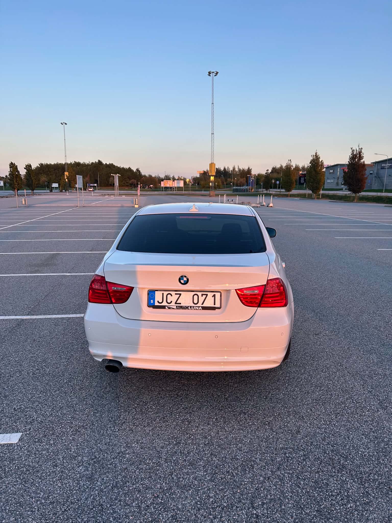 BMW 318 i Sedan Manuell 2009, bild 4/9