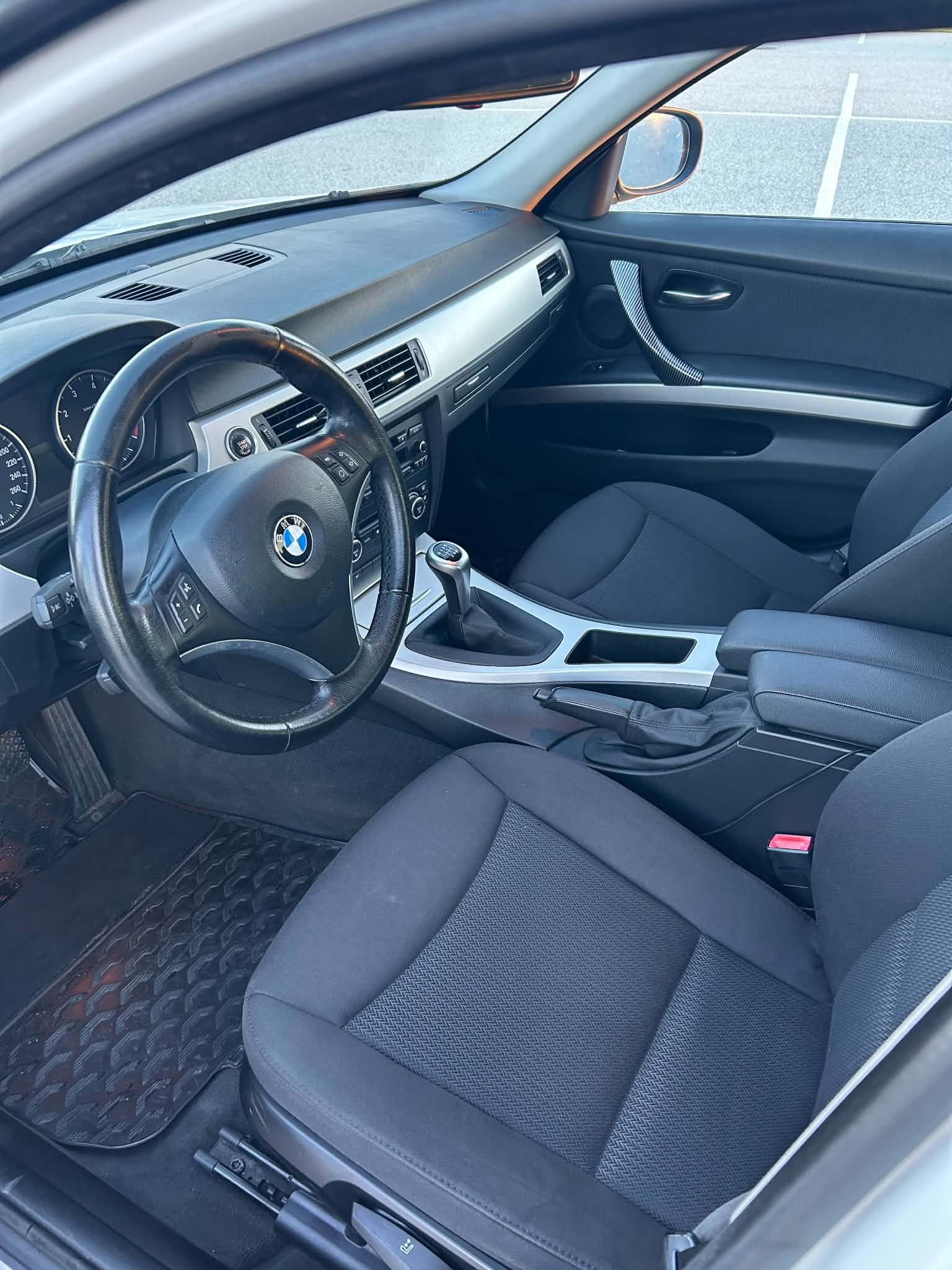 BMW 318 i Sedan Manuell 2009, bild 6/9