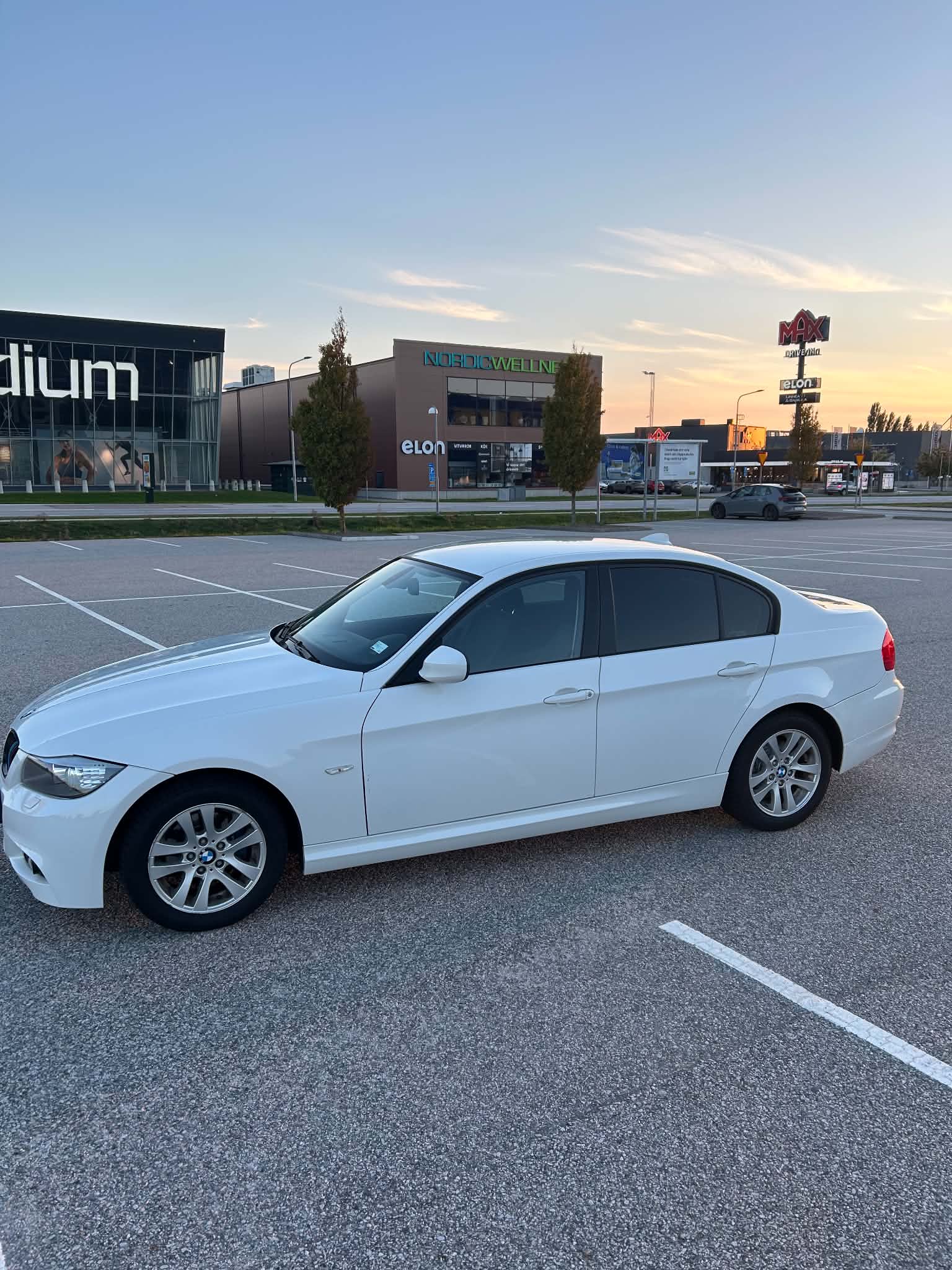 BMW 318 i Sedan Manuell 2009, bild 3/9