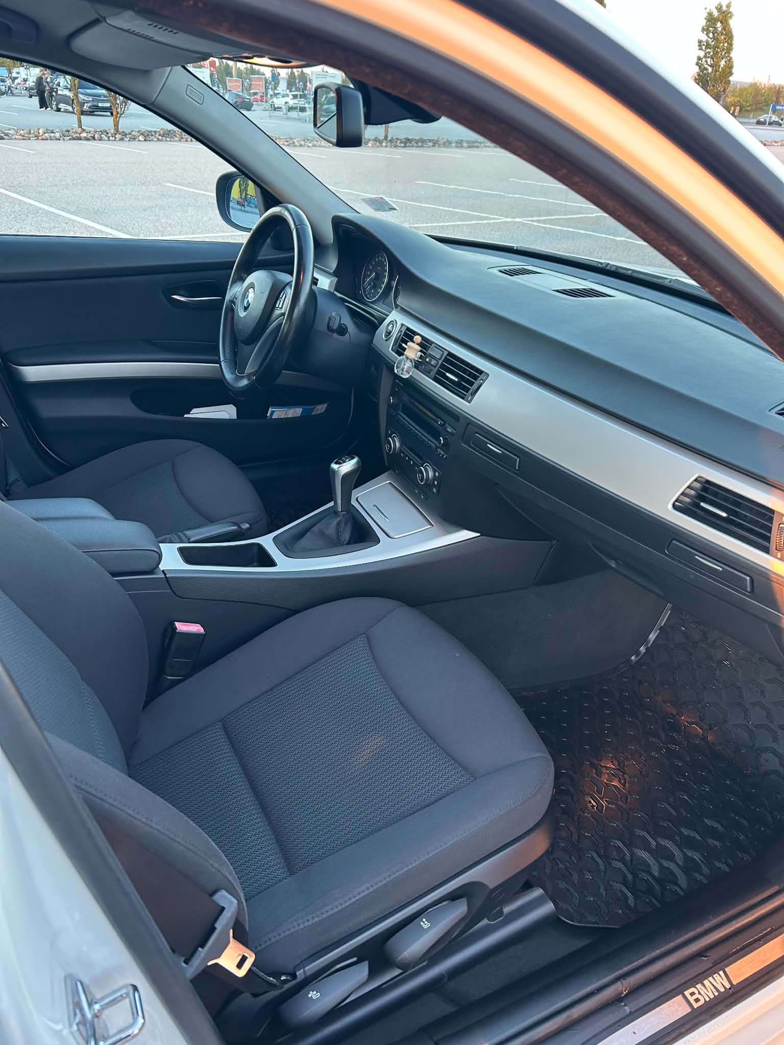 BMW 318 i Sedan Manuell 2009, bild 5/9