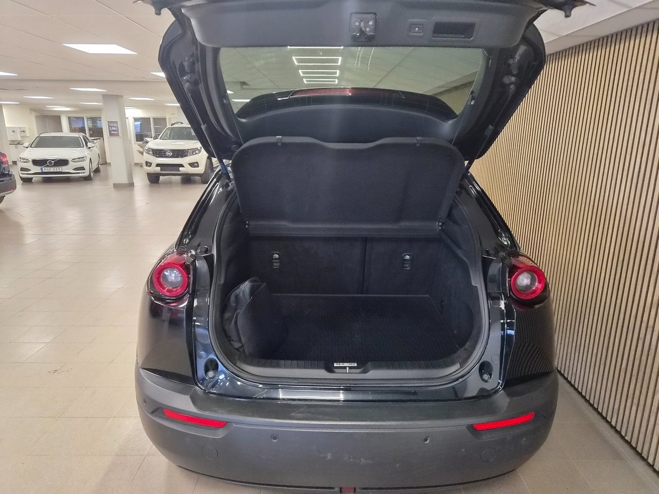 Mazda MX-30 e-Skyactiv EV 2020, photo 6/10