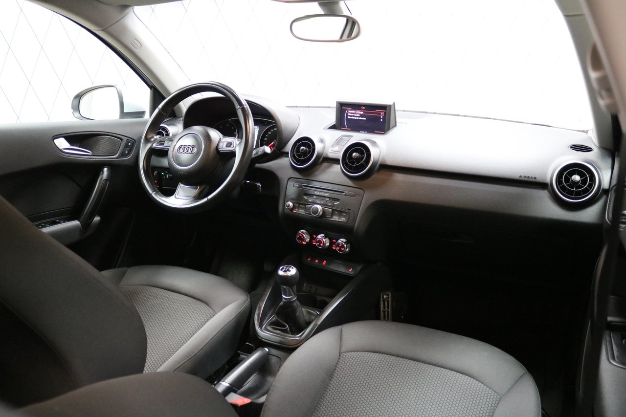 Audi A1 Sportback 1.2 TFSI 2013, photo 6/10