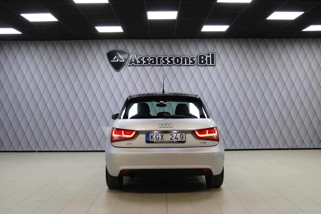 Audi A1 Sportback 1.2 TFSI 2013, photo 3/10