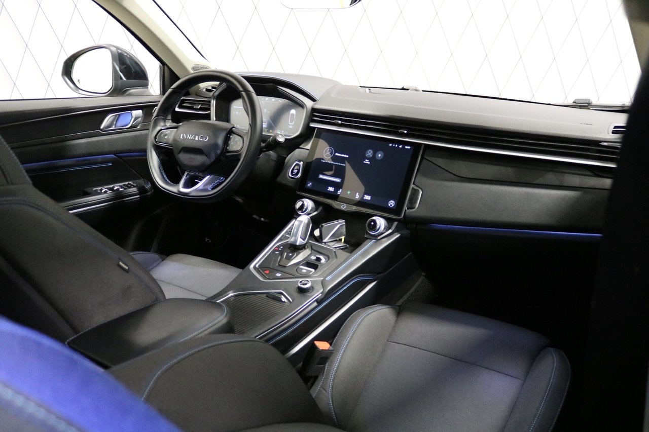 Lynk & Co 01 PHEV 2023, photo 6/10