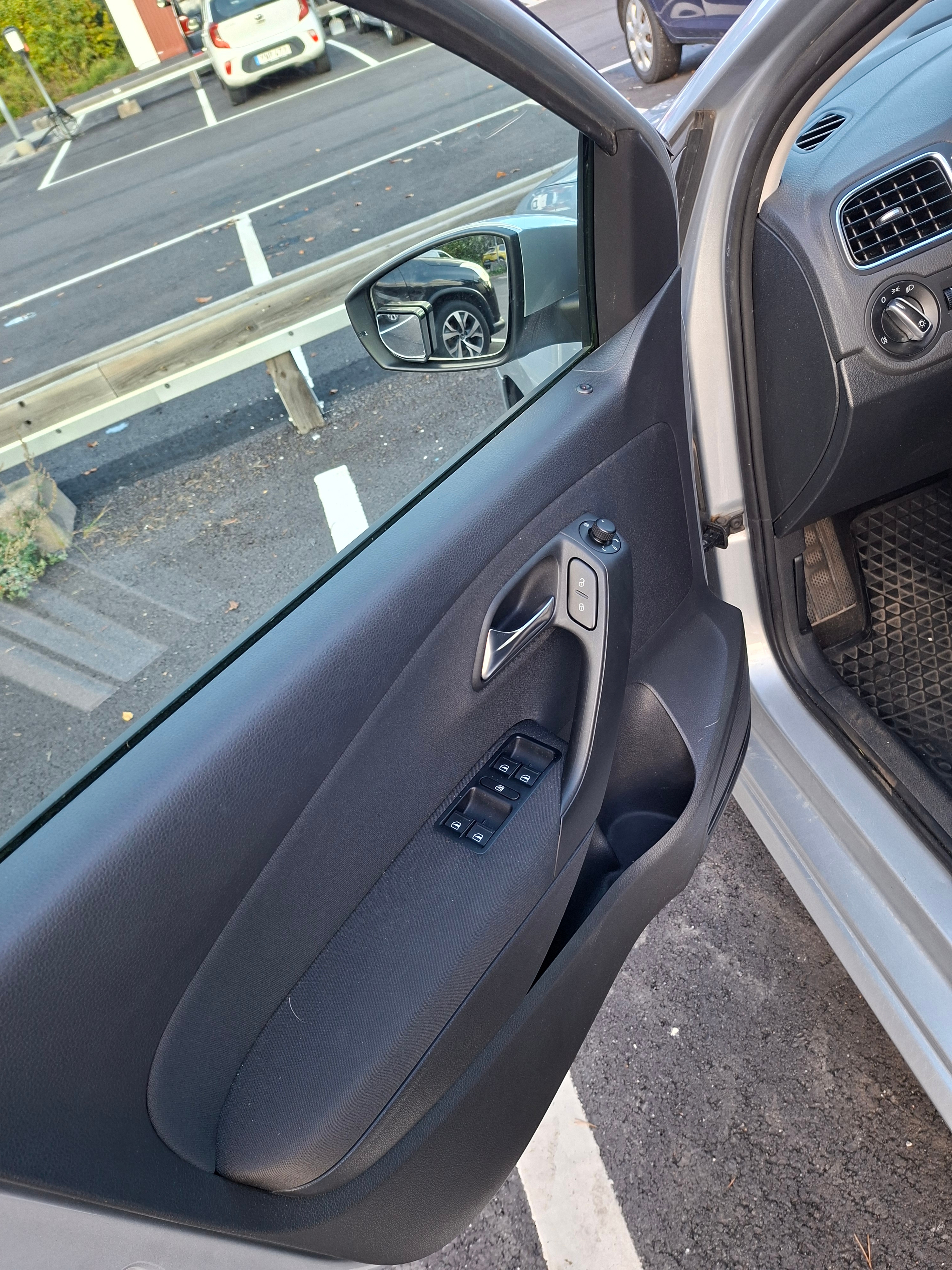 Volkswagen Polo 2011, bild 5/9