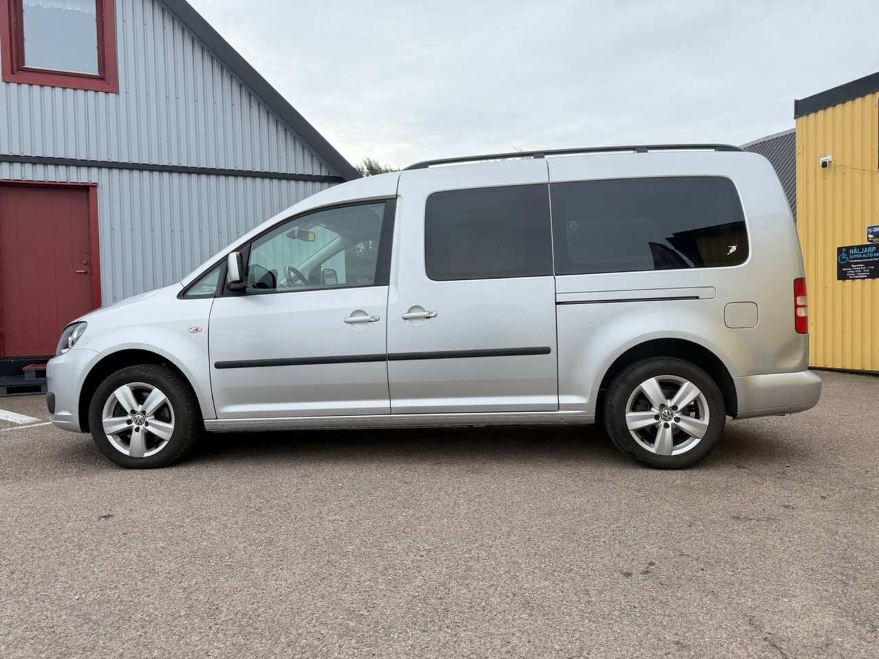 Volkswagen Caddy Maxi 2011, photo 2/10