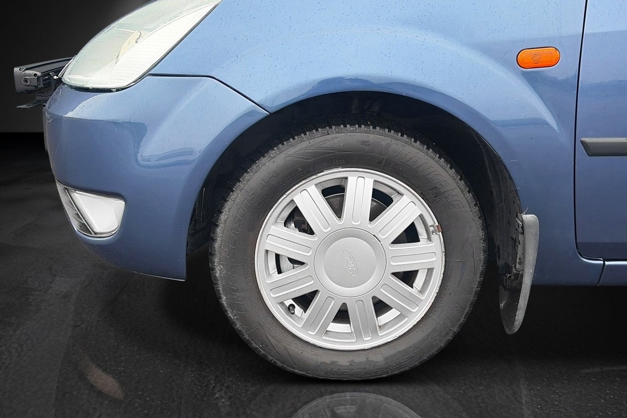 Ford Fiesta 1.4 låga mil 5-dörr drag 2005, bild 6/10