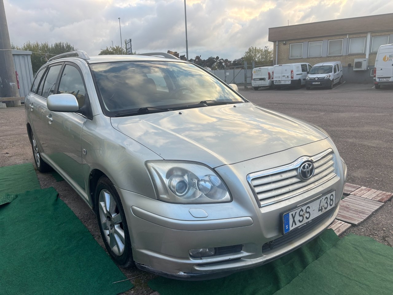 Toyota Avensis Kombi 2.0 D-4 VVT-i 2006, bild 2/5