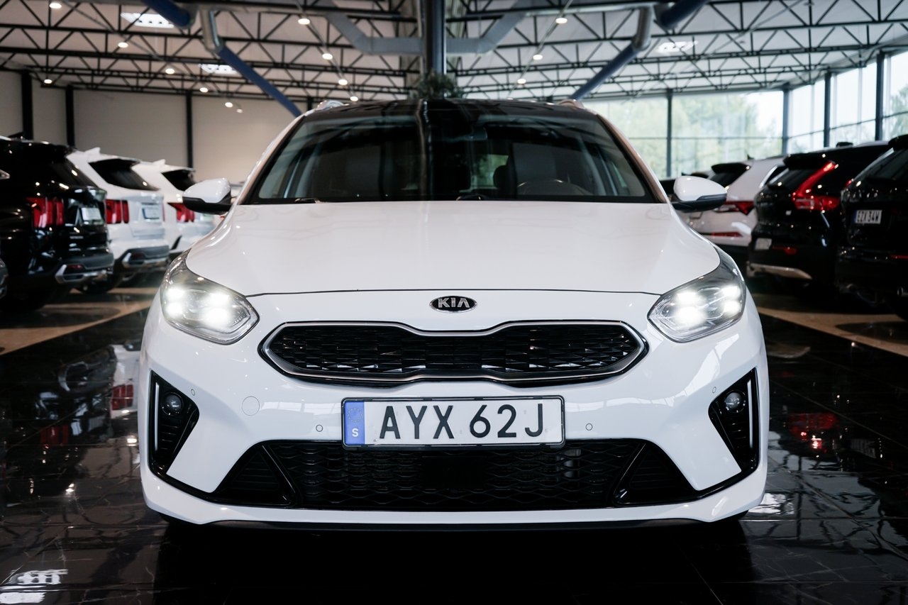 Kia Ceed Sportswagon Plug-in Hybrid DCT 2021, photo 2/10